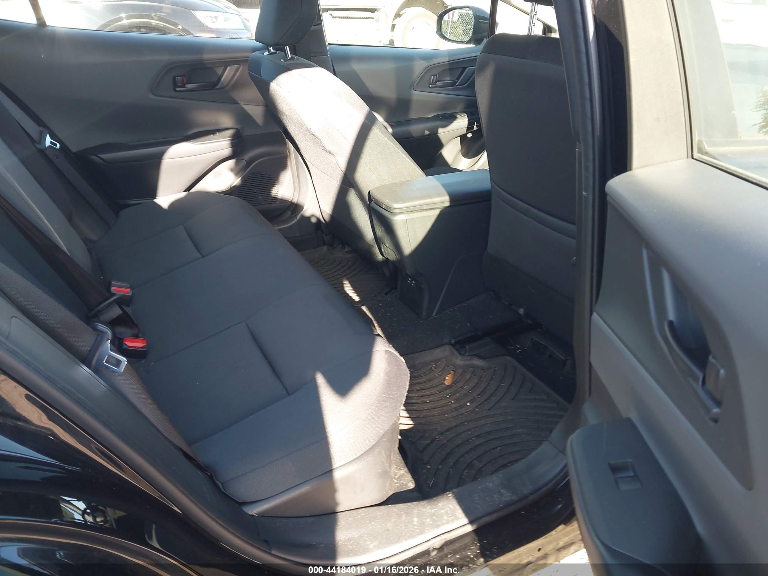 TOYOTA PRIUS image 8