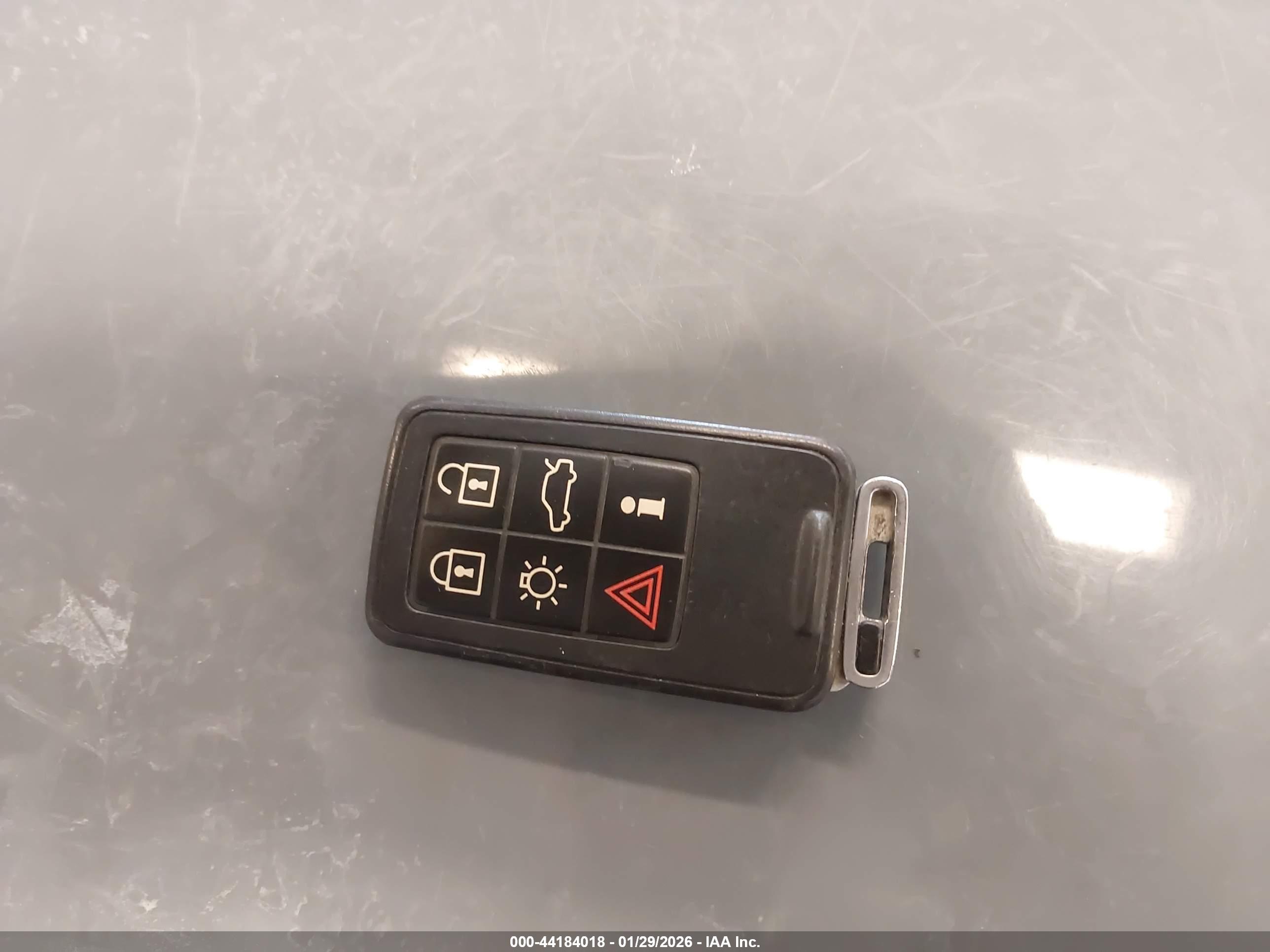 VOLVO XC60 image 11