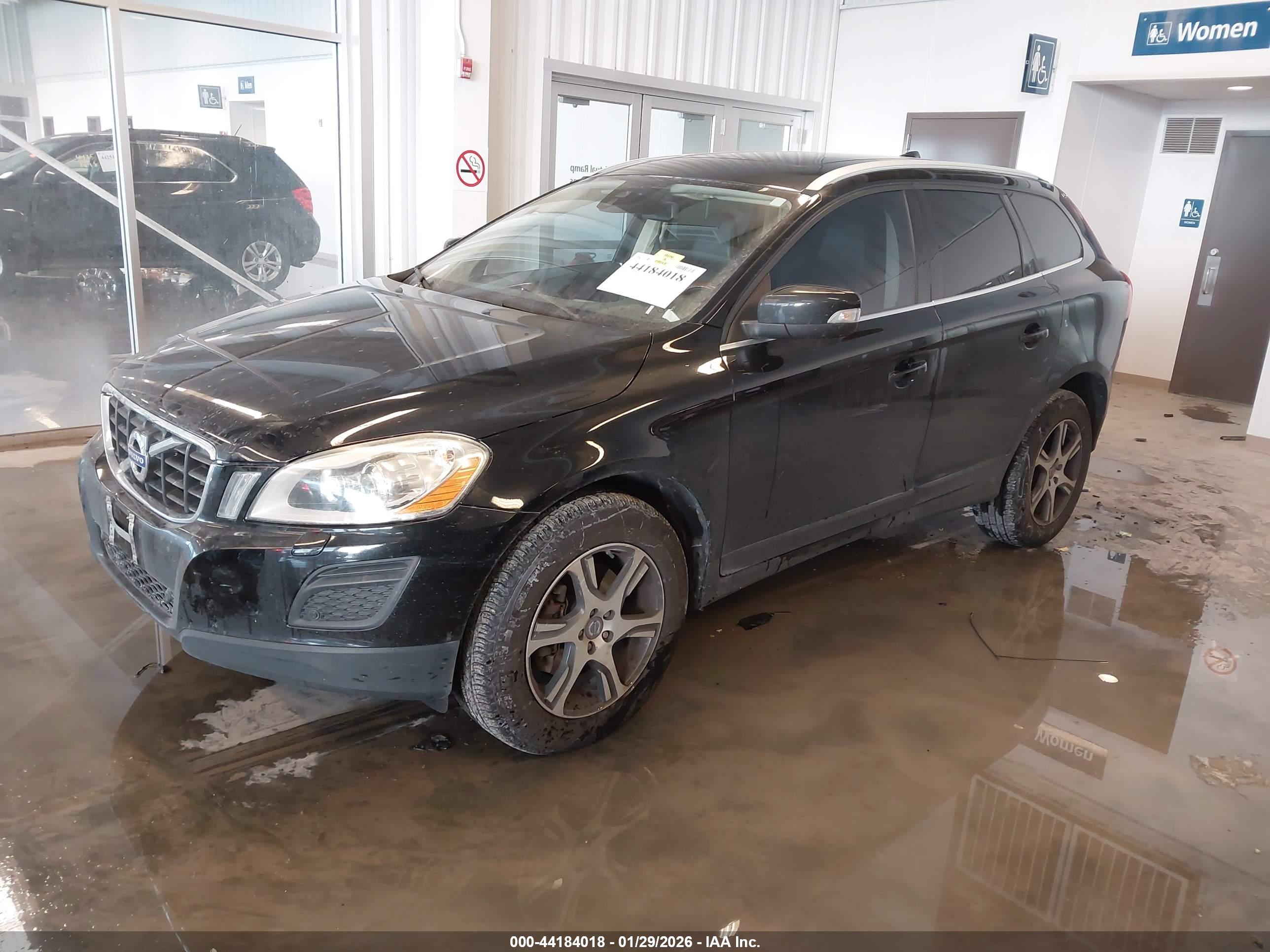 VOLVO XC60 image 2