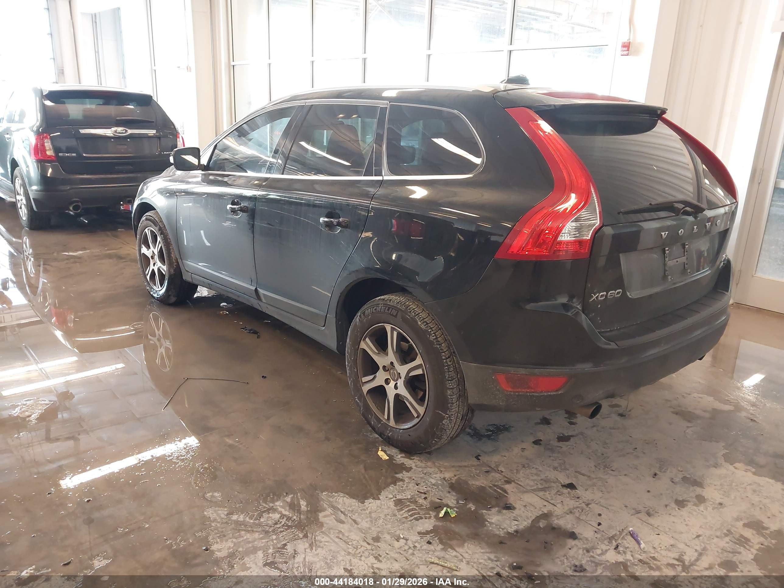 VOLVO XC60 image 3
