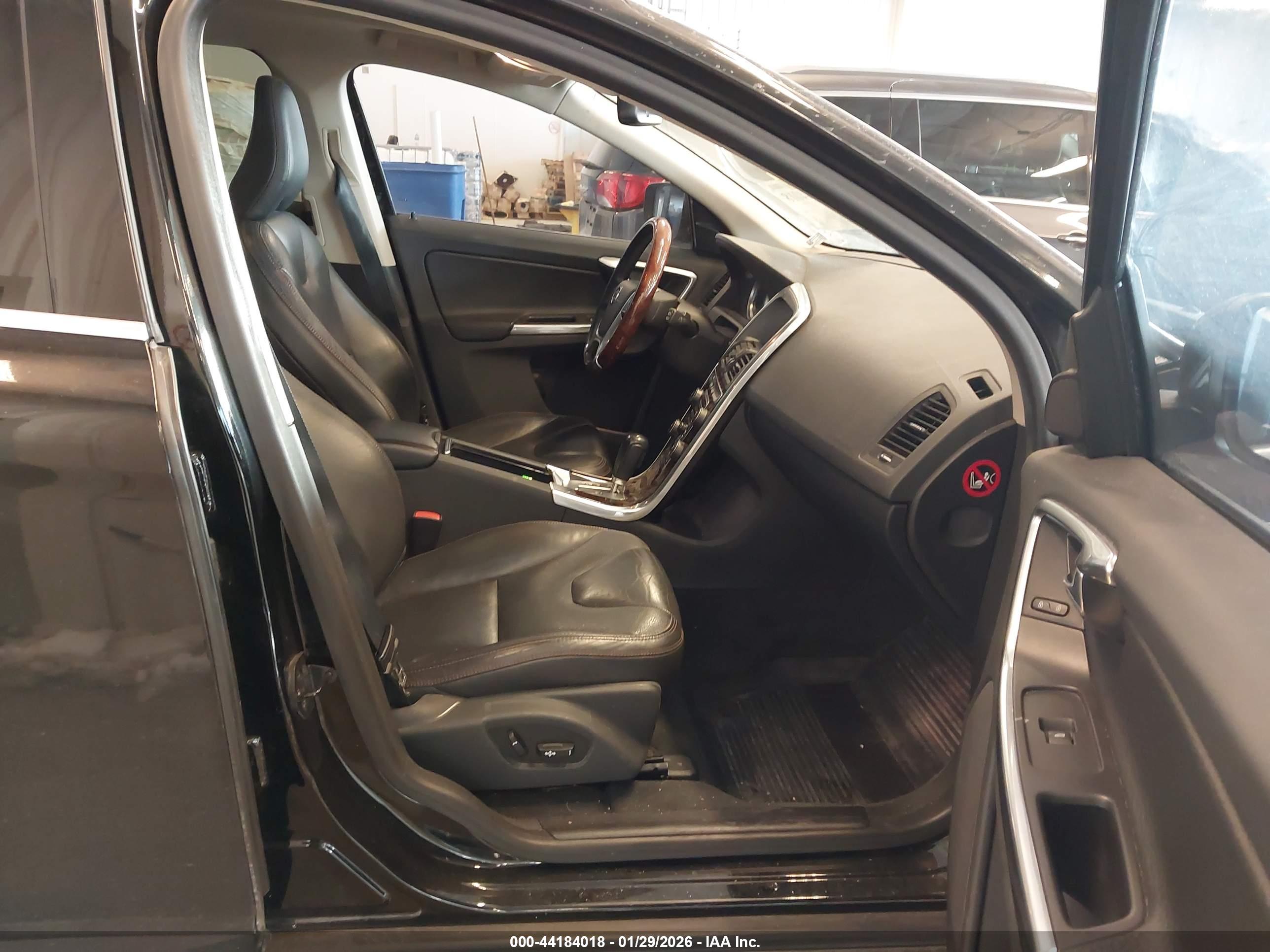VOLVO XC60 image 5