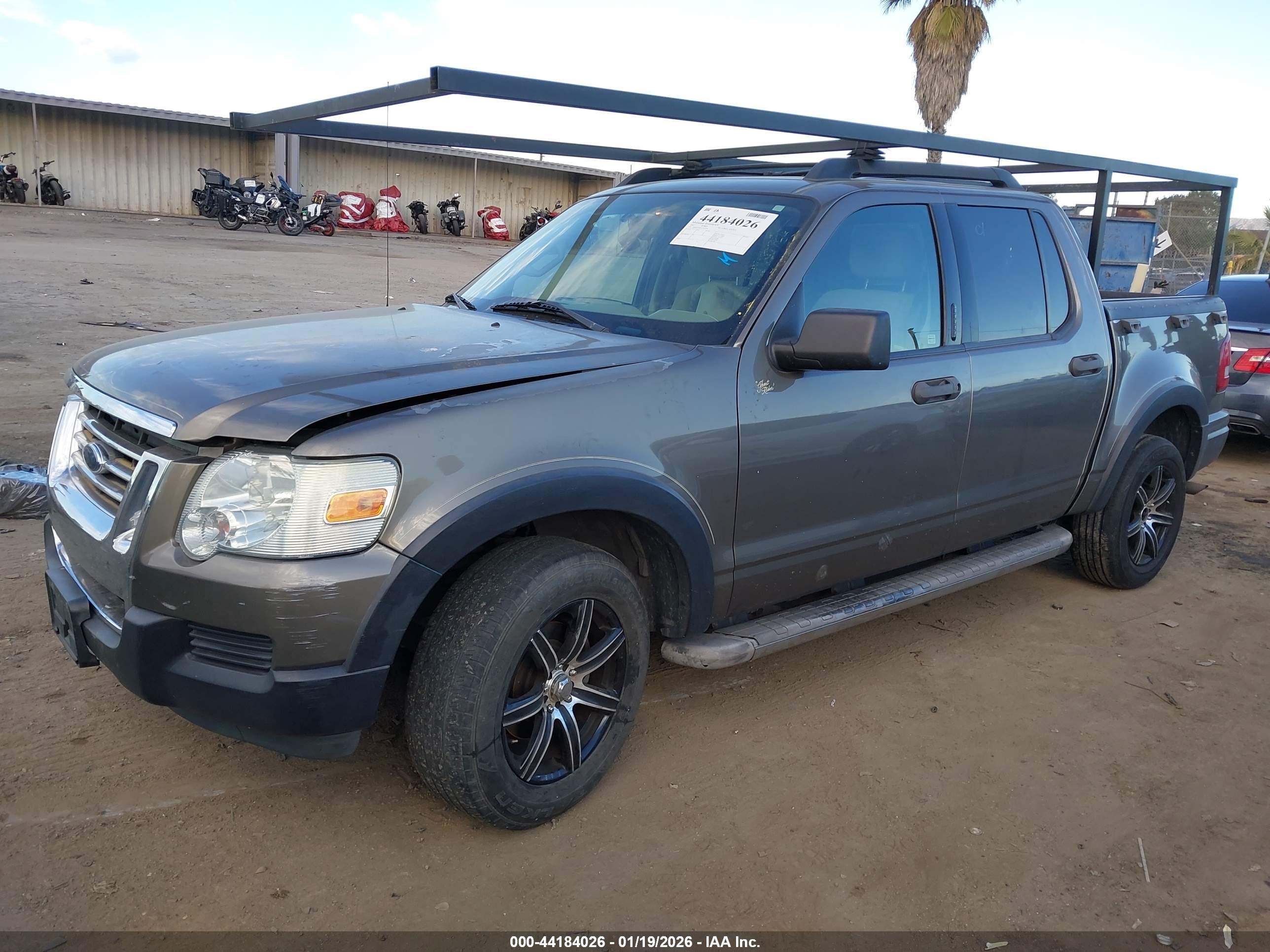 FORD EXPLORER image 2