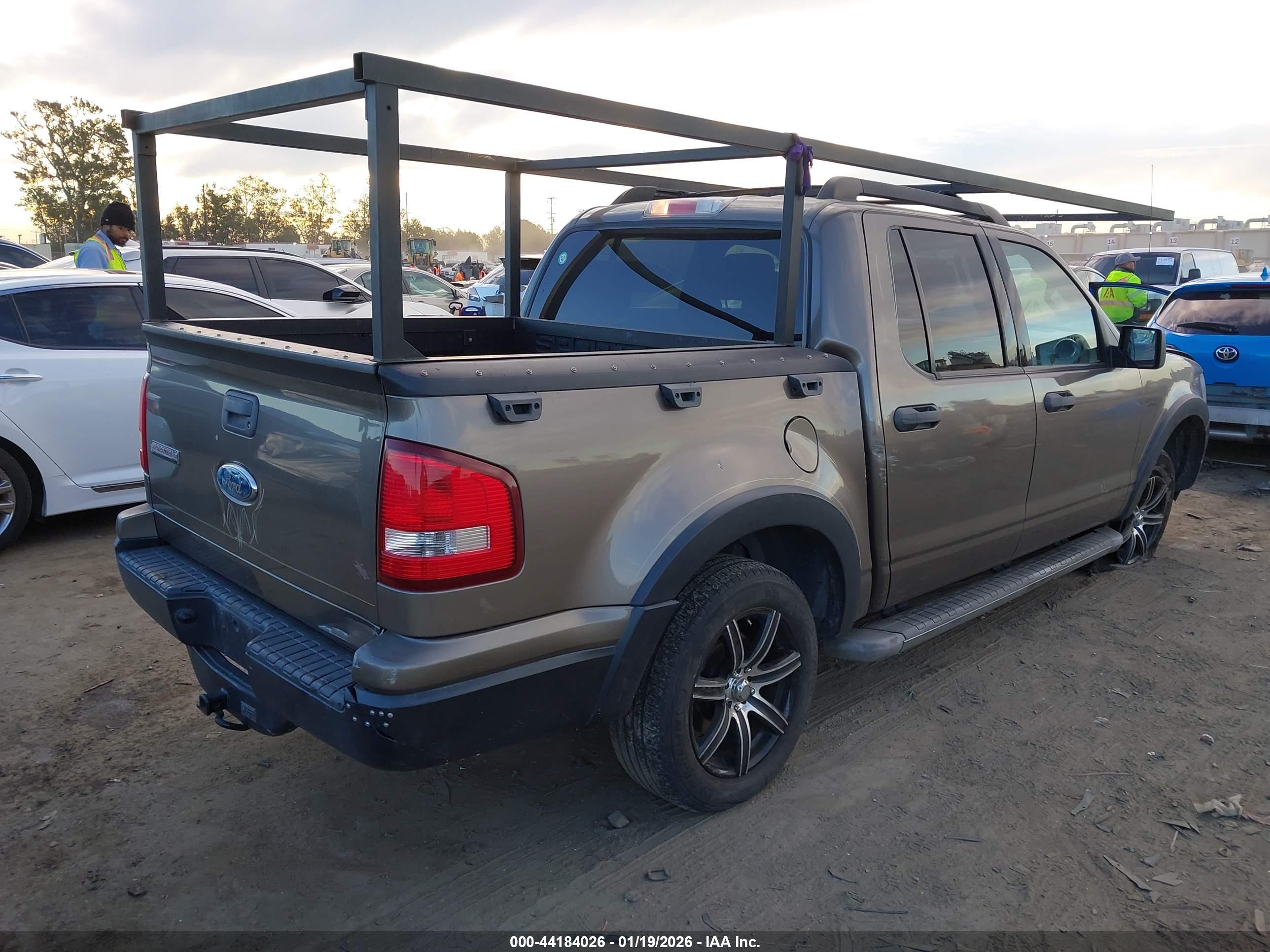 FORD EXPLORER image 4