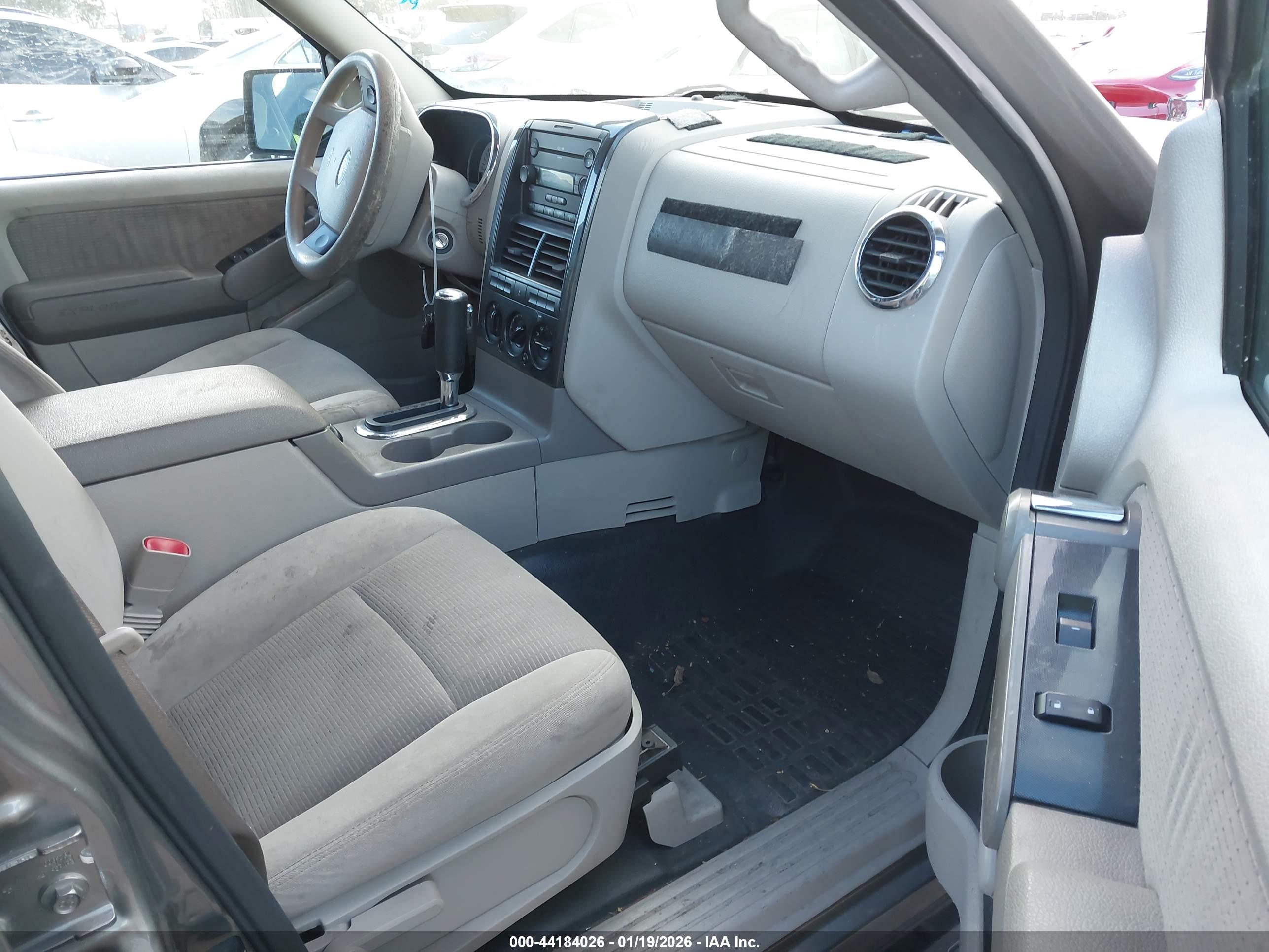 FORD EXPLORER image 5