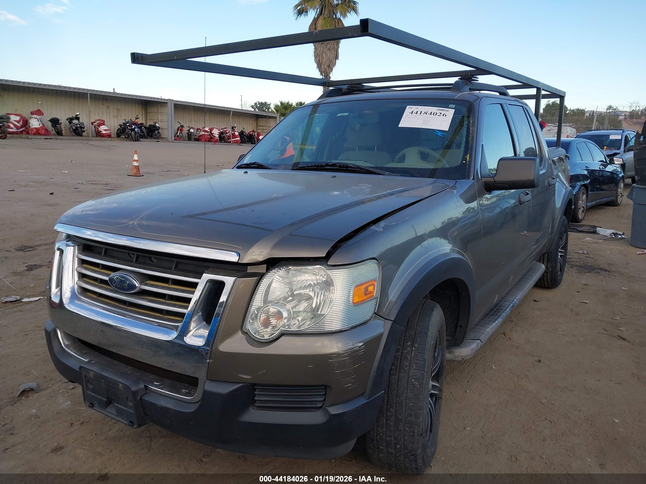 FORD EXPLORER image 6