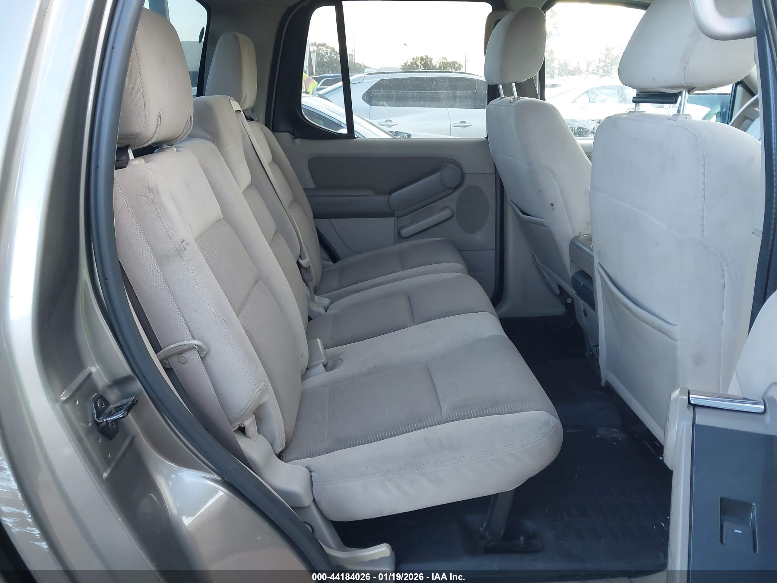 FORD EXPLORER image 8