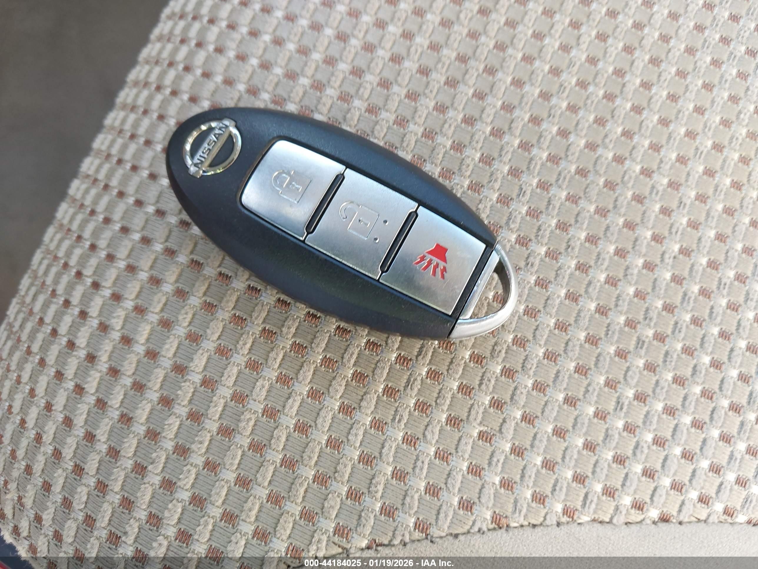 NISSAN VERSA image 11