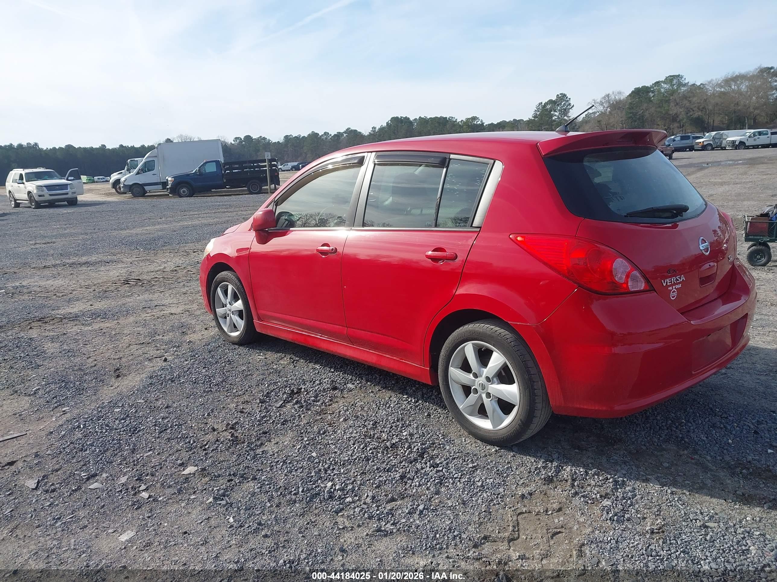 NISSAN VERSA image 3