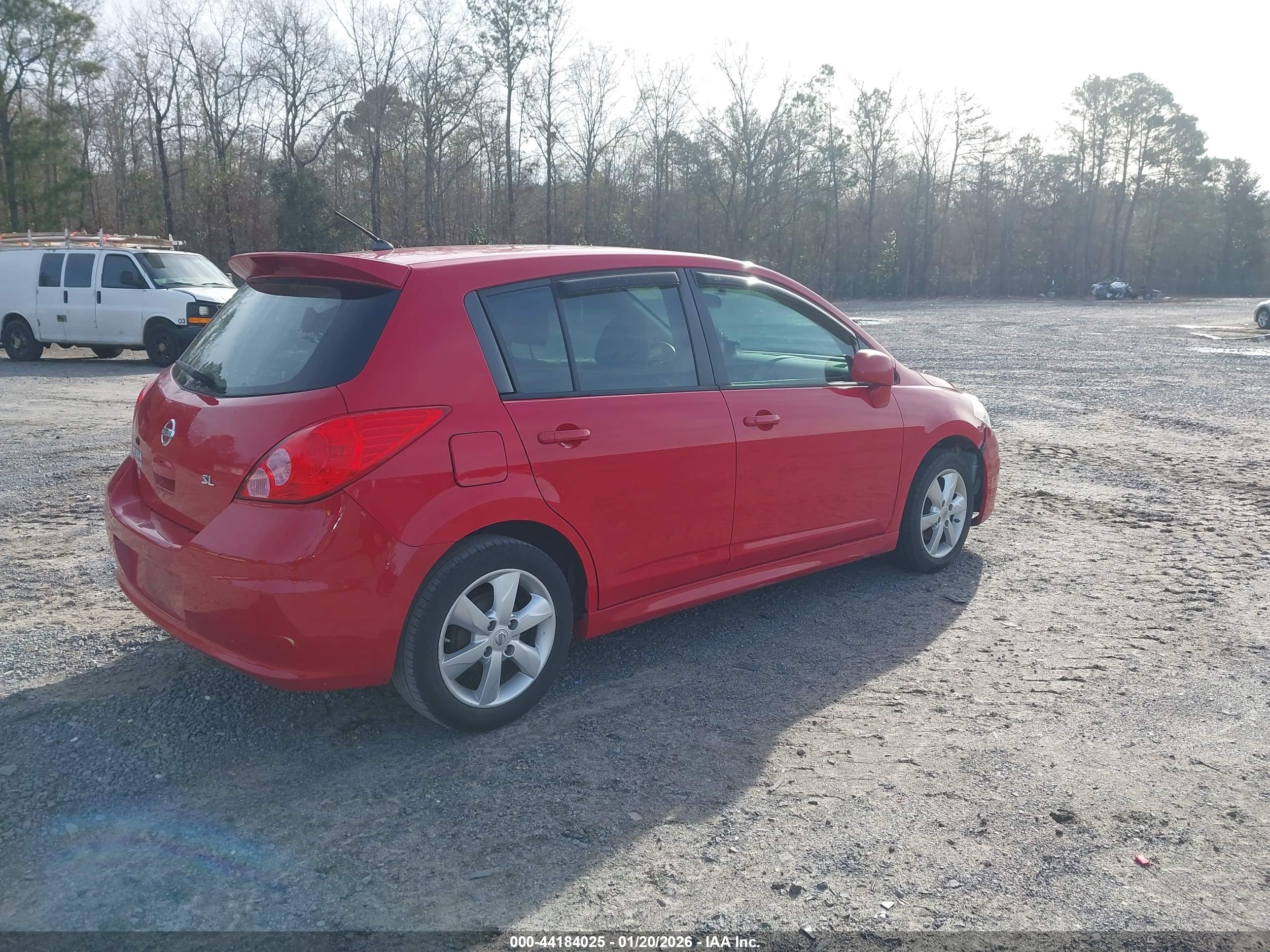 NISSAN VERSA image 4