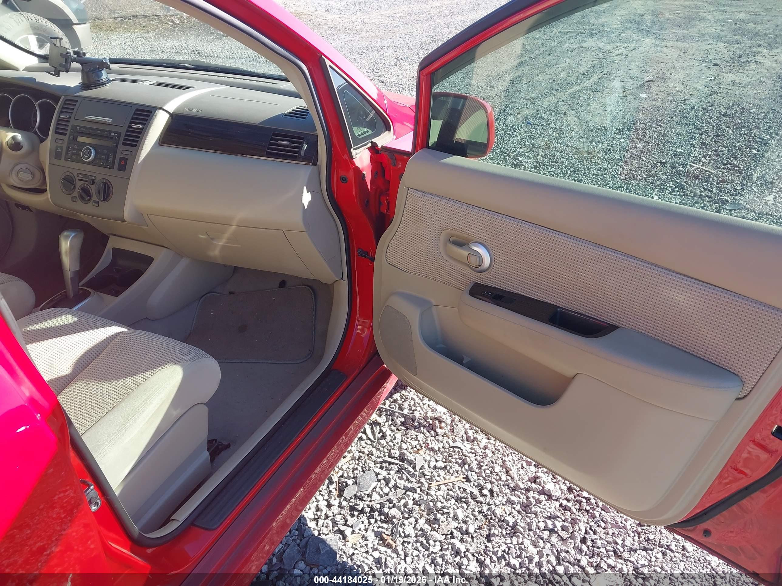 NISSAN VERSA image 5