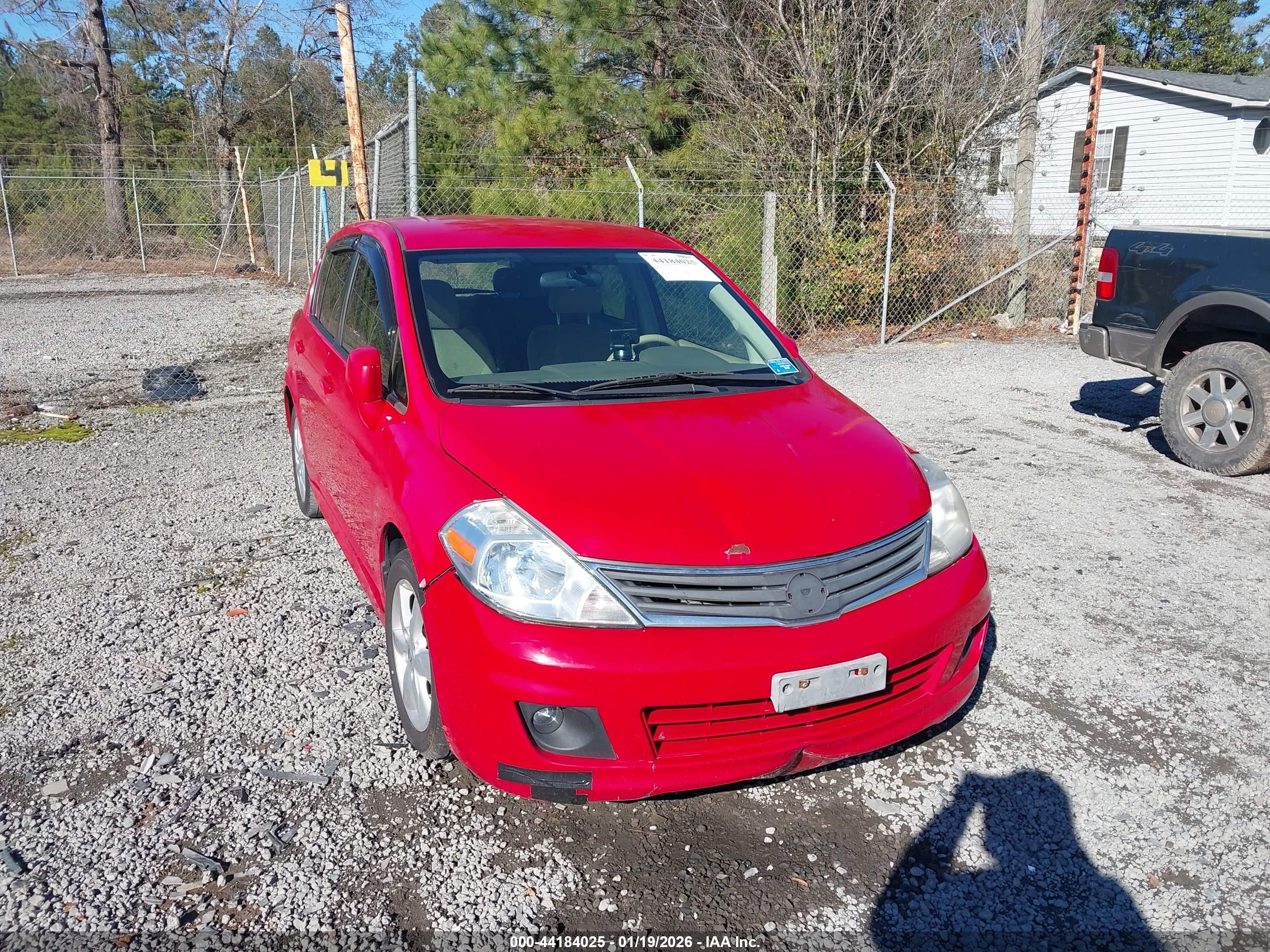 NISSAN VERSA image 6