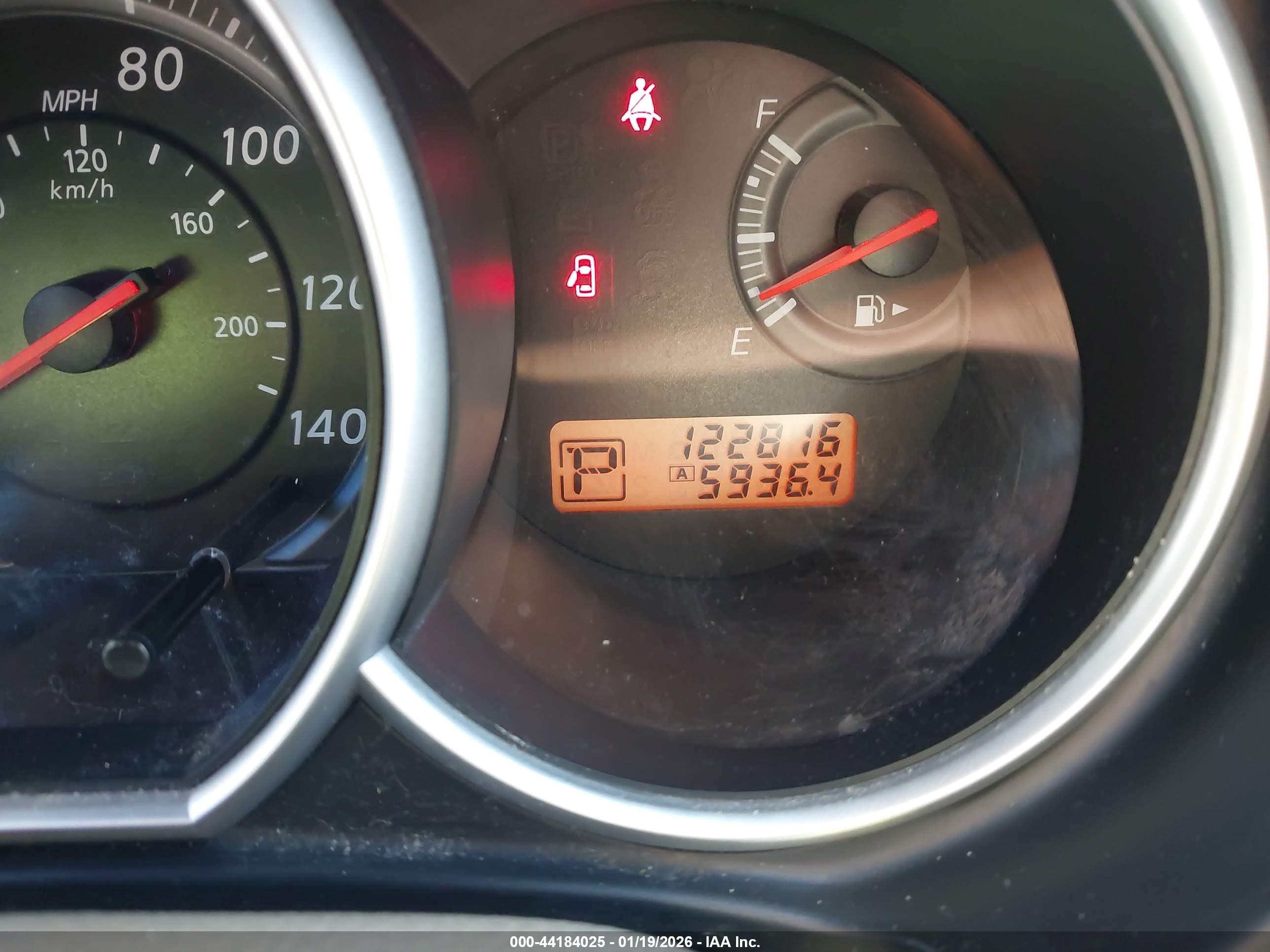 NISSAN VERSA image 7