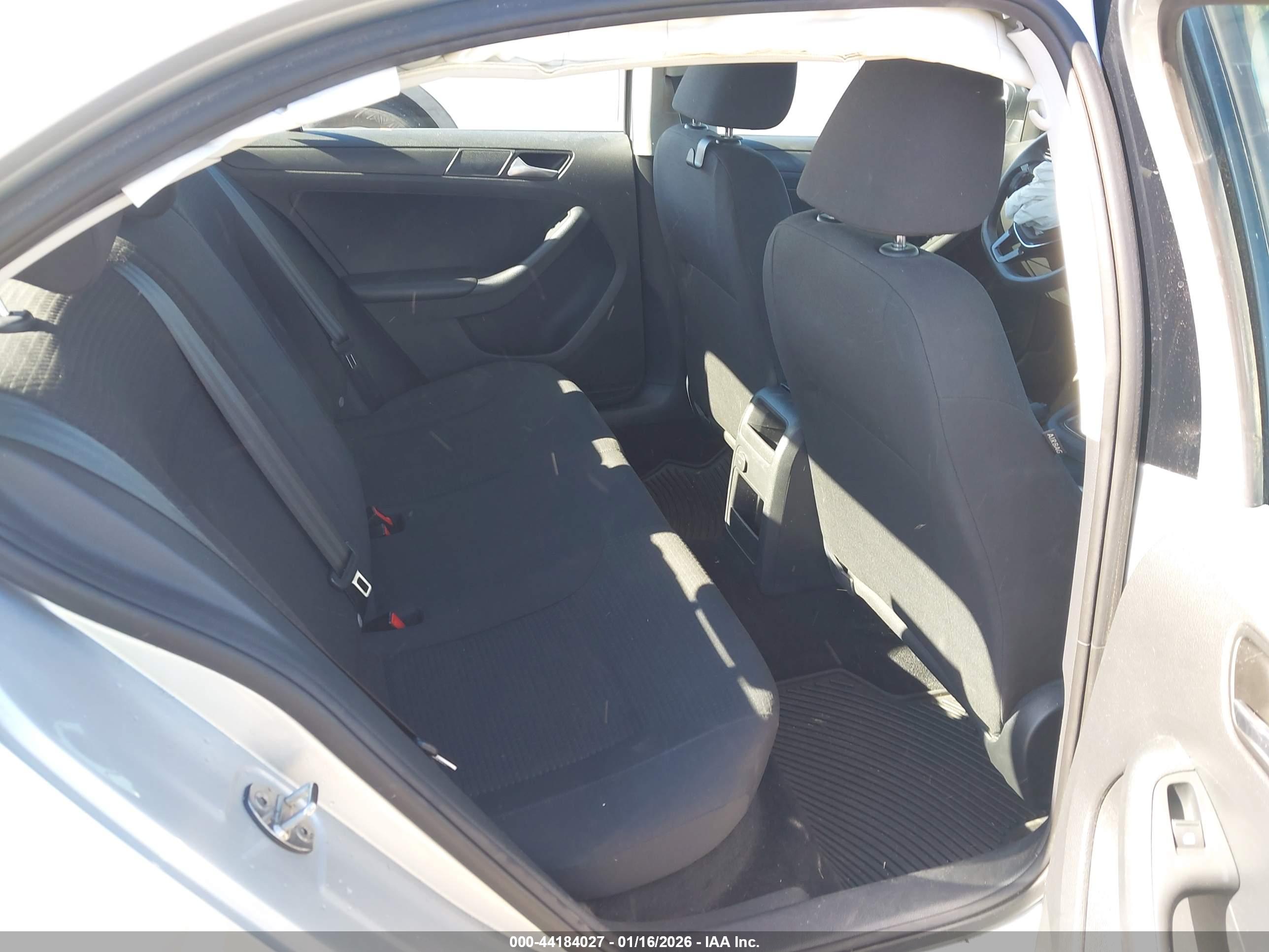 VOLKSWAGEN JETTA image 8
