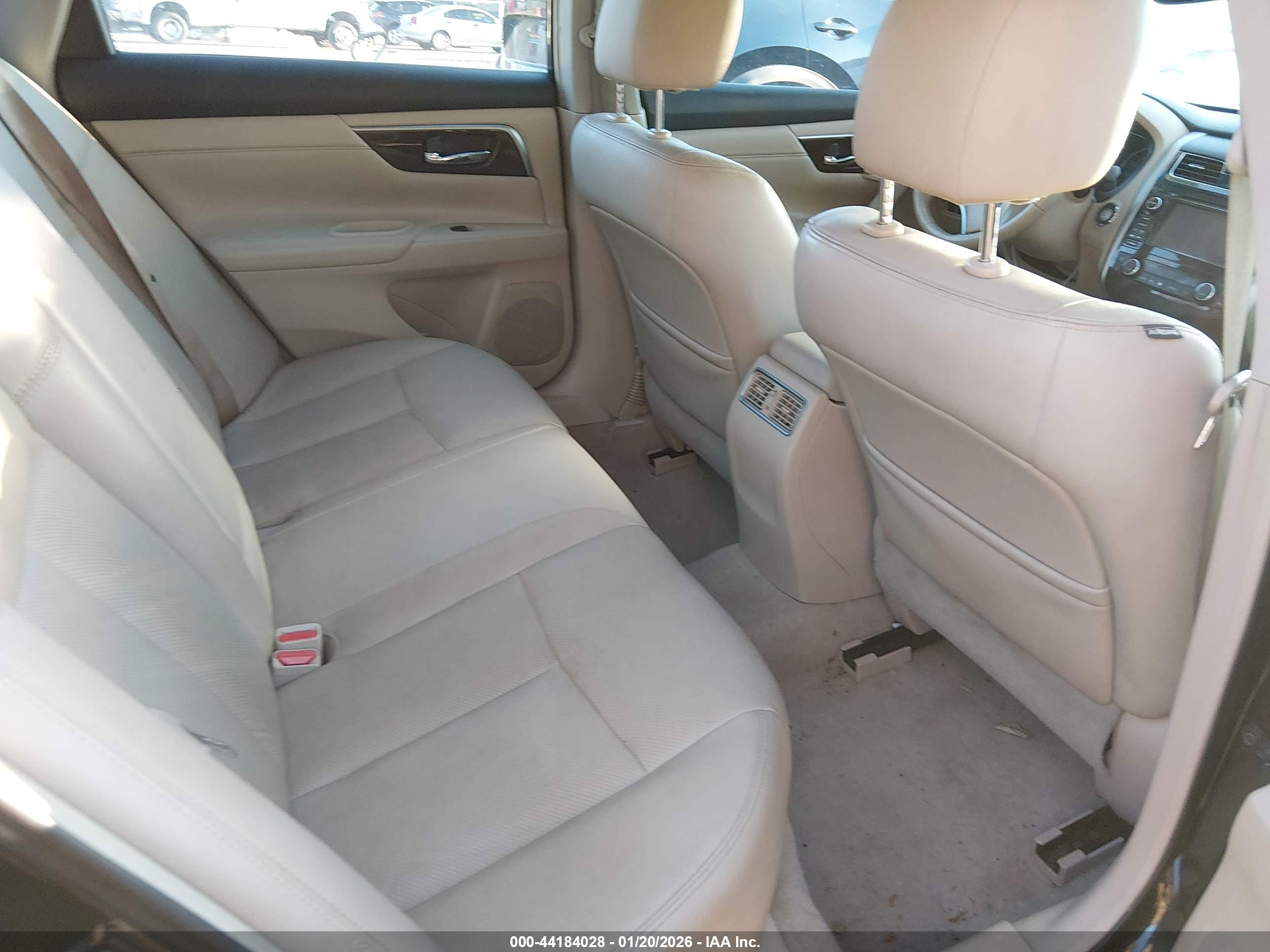 NISSAN ALTIMA image 8