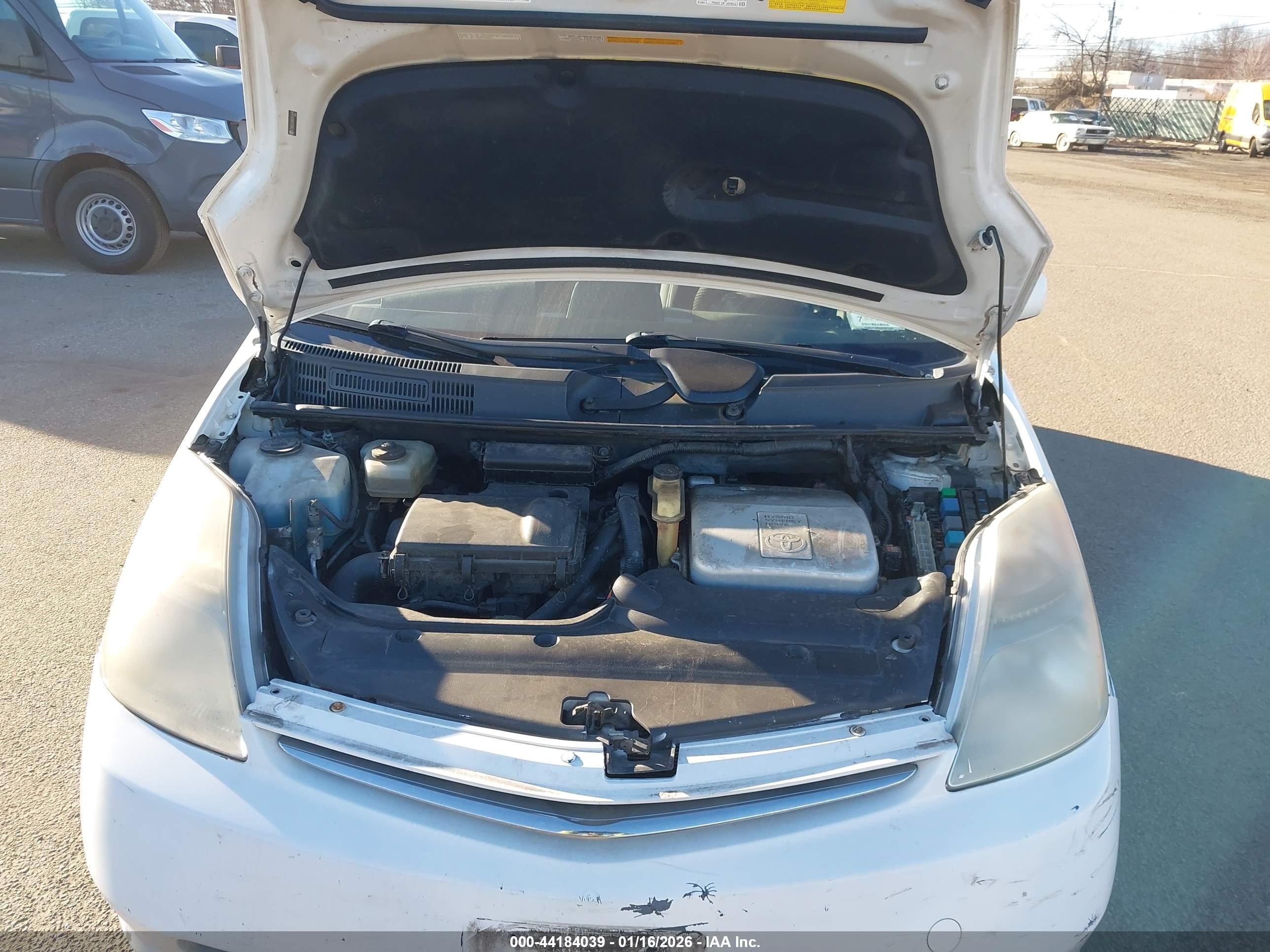 TOYOTA PRIUS image 10