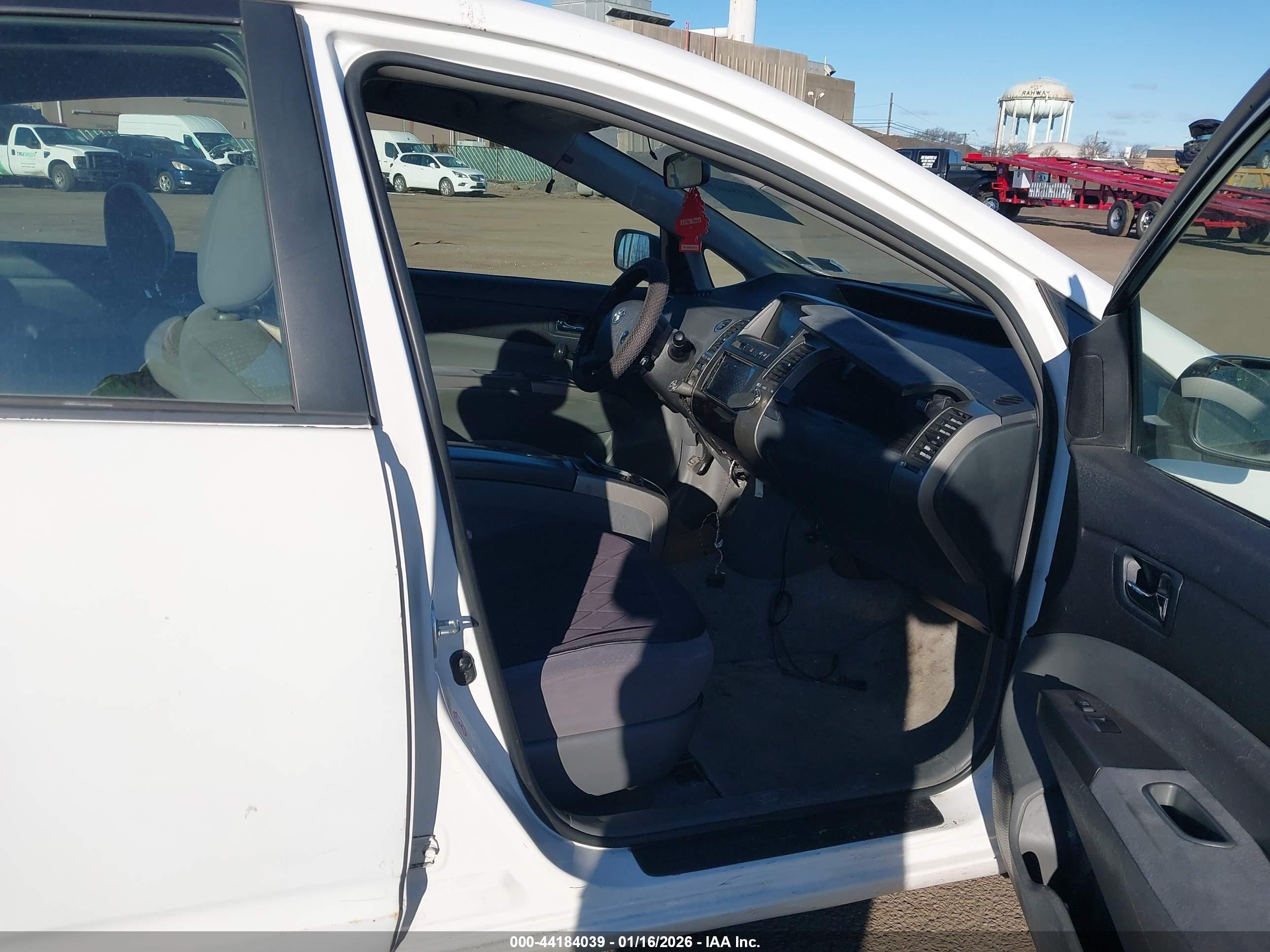 TOYOTA PRIUS image 5