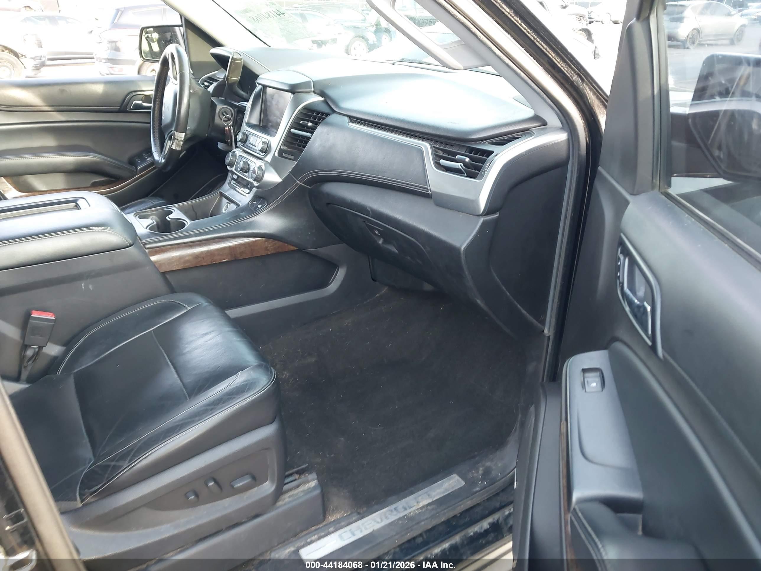 CHEVROLET SUBURBAN image 5