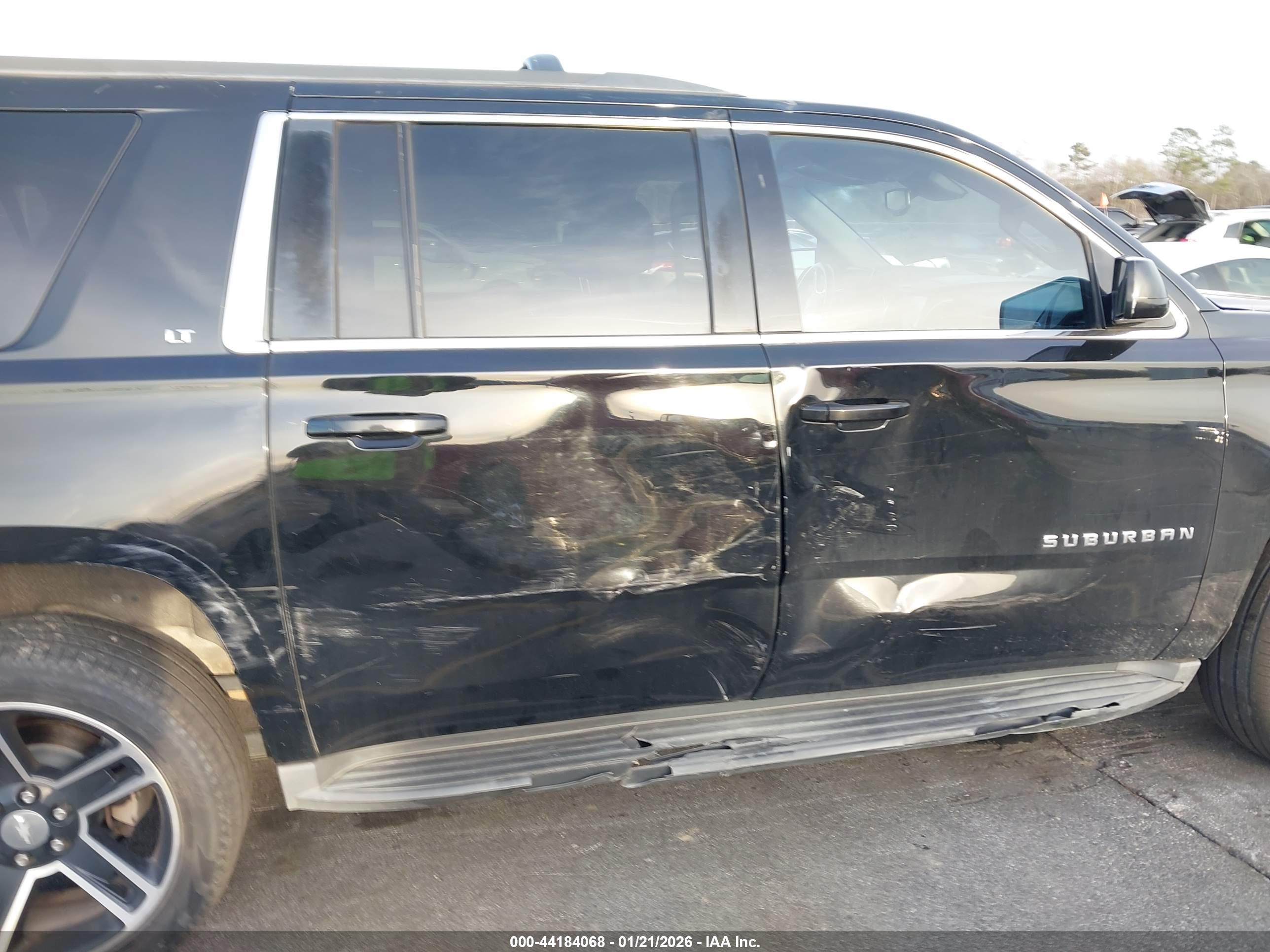 CHEVROLET SUBURBAN image 6