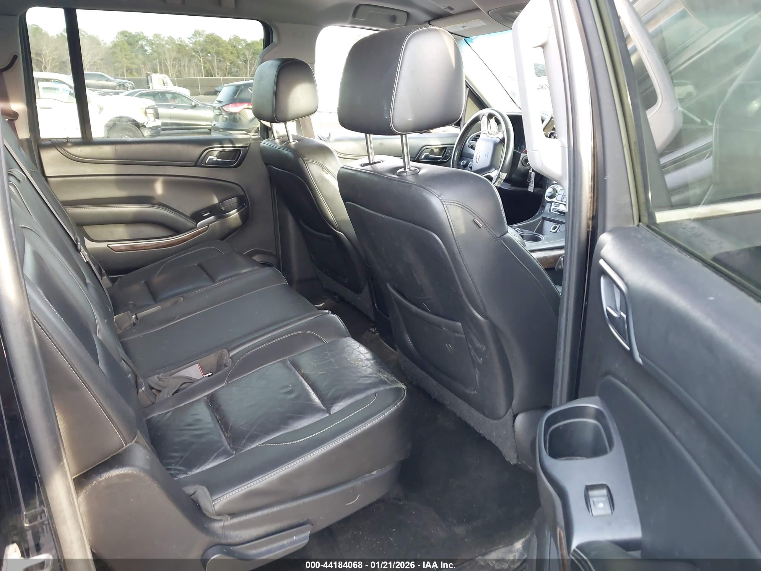 CHEVROLET SUBURBAN image 8