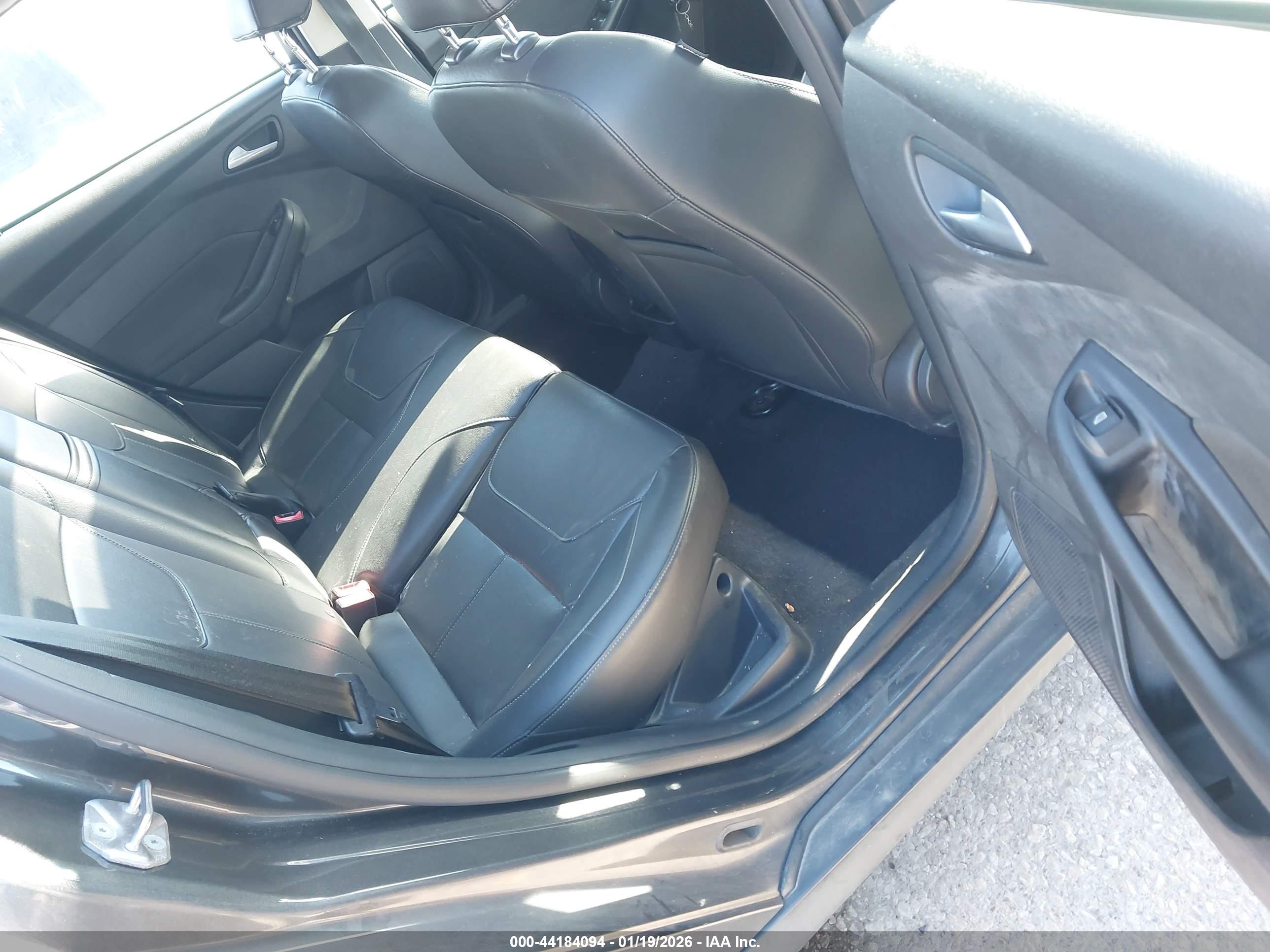 FORD FOCUS image 8