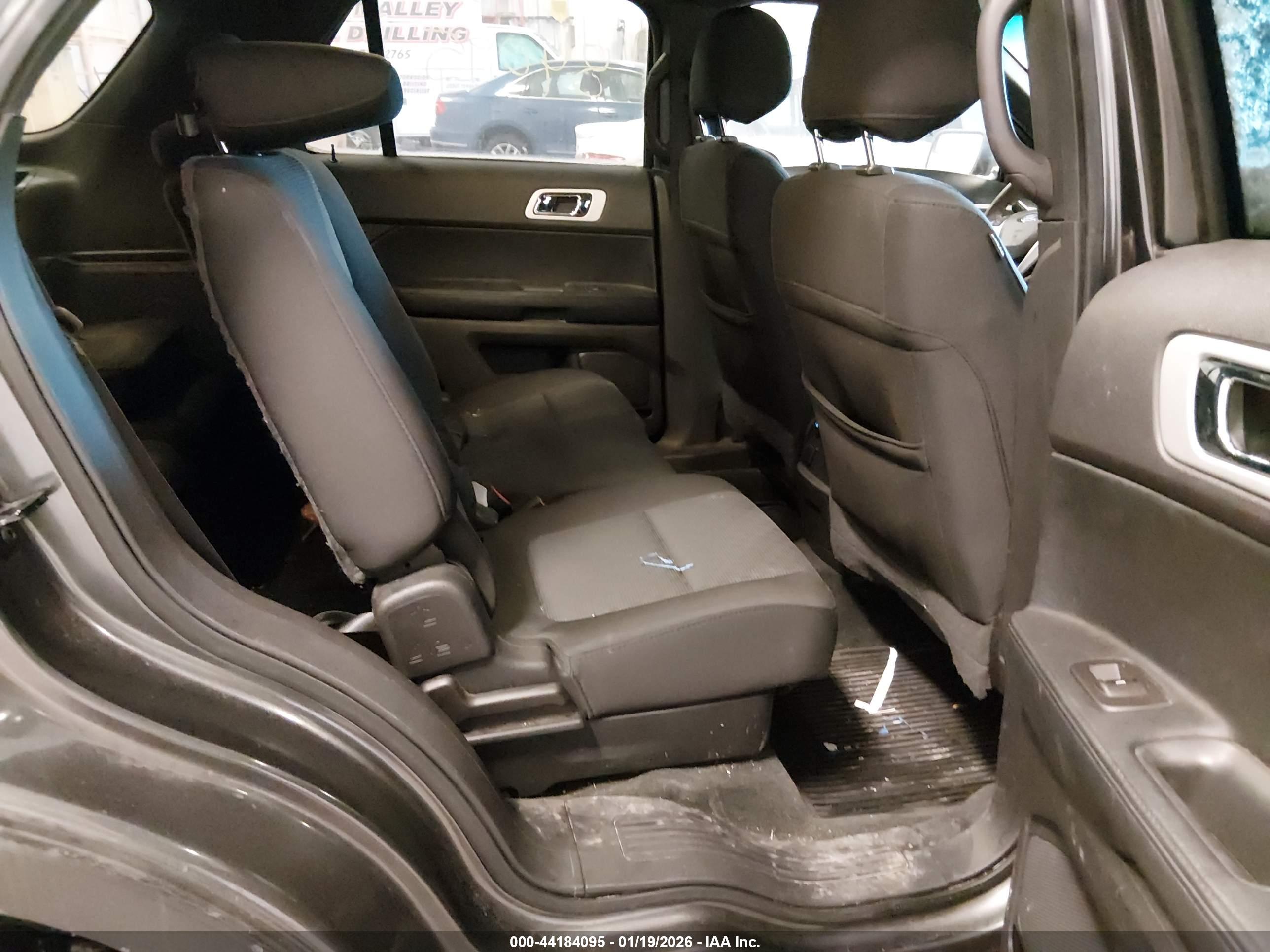 FORD EXPLORER image 8