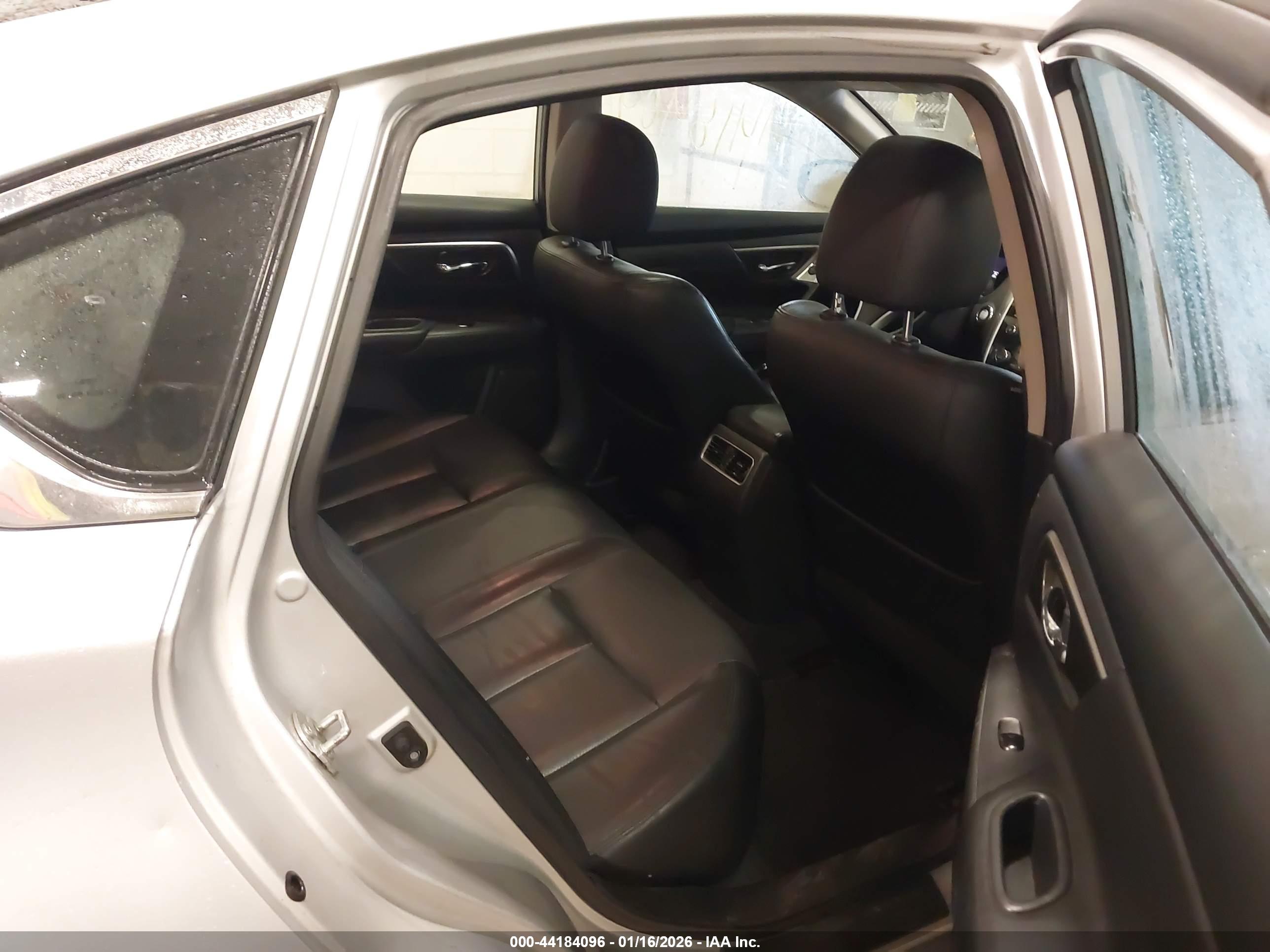 NISSAN ALTIMA image 8