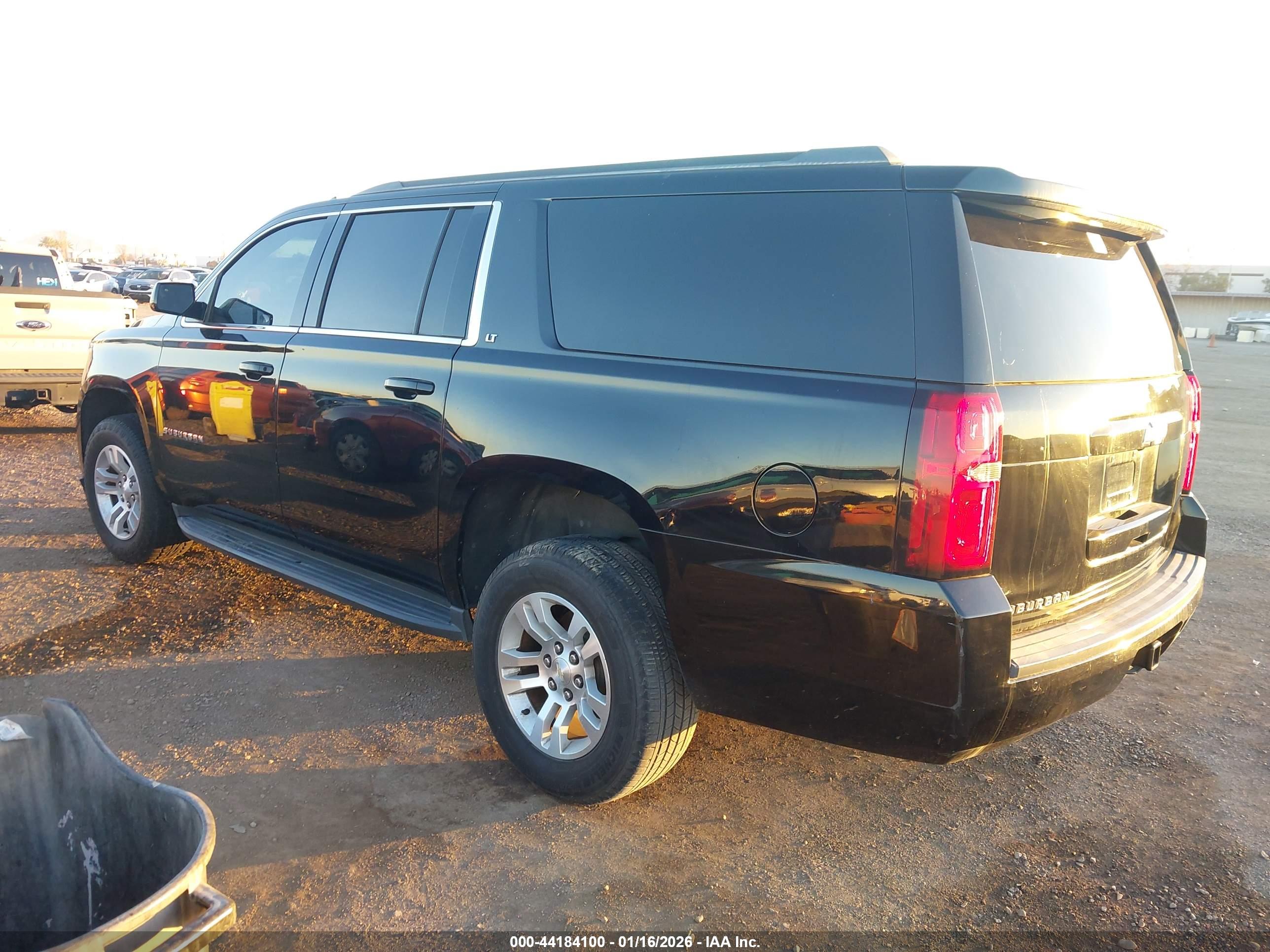 CHEVROLET SUBURBAN image 3