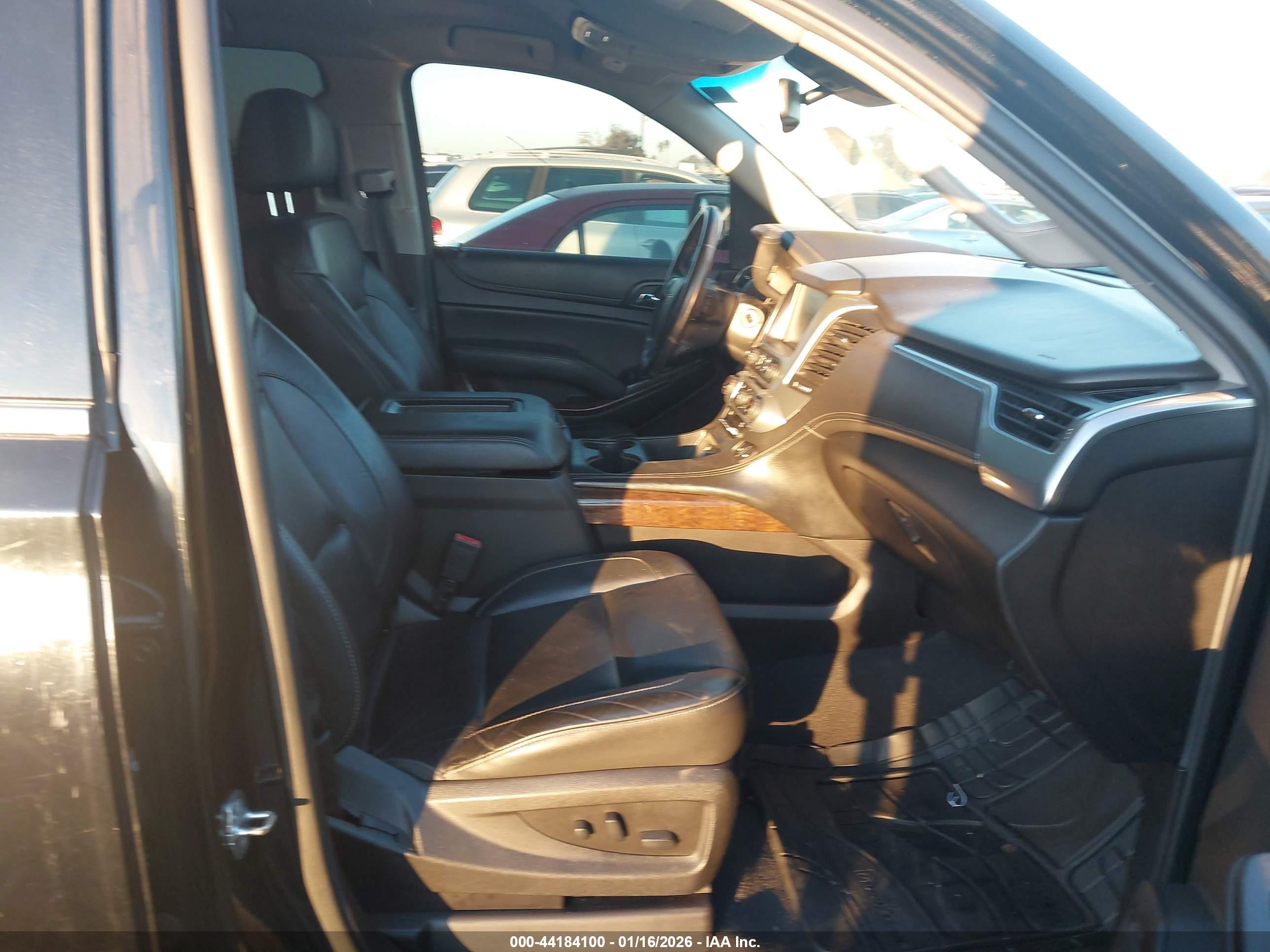 CHEVROLET SUBURBAN image 5