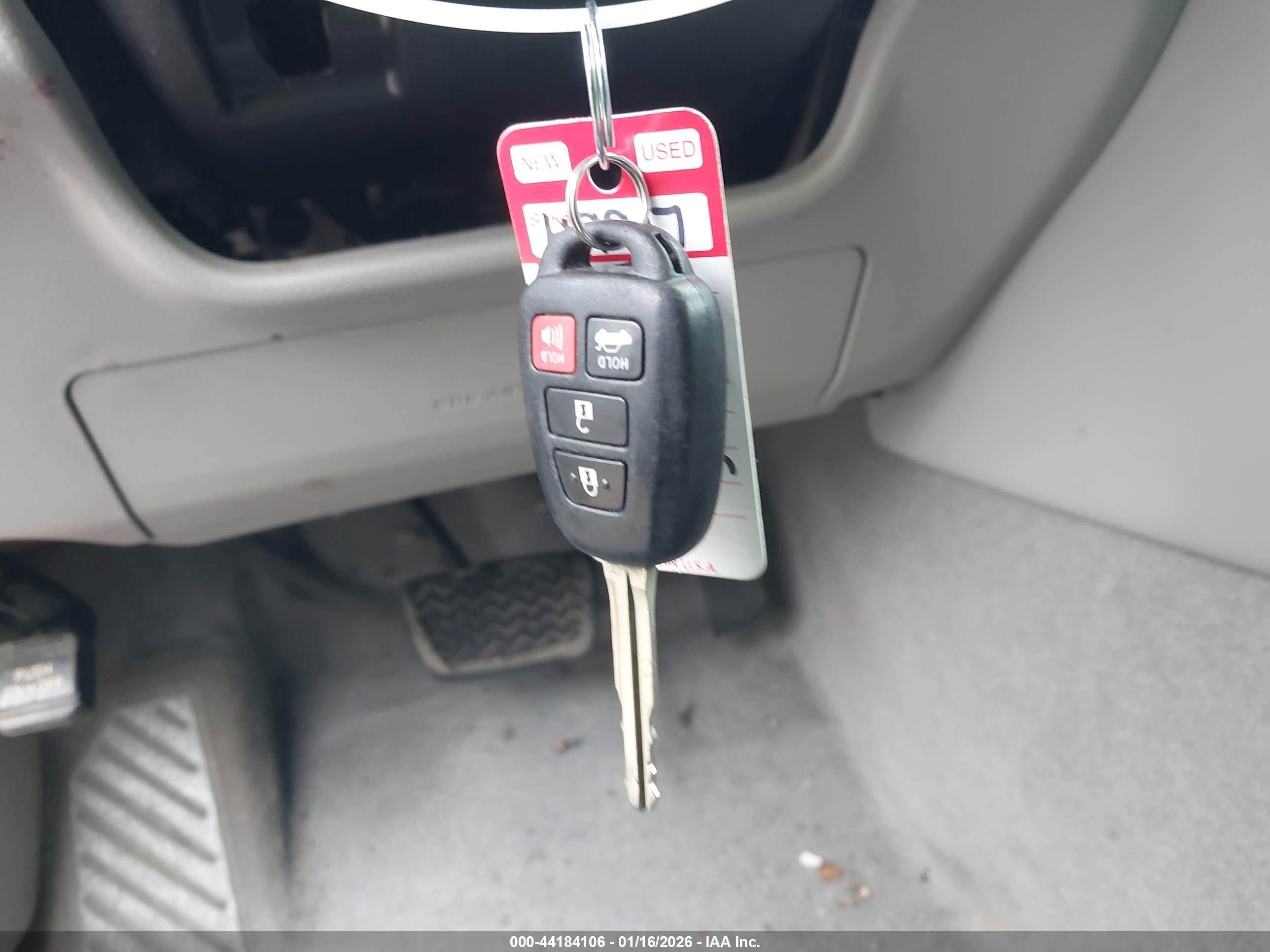 TOYOTA CAMRY image 11