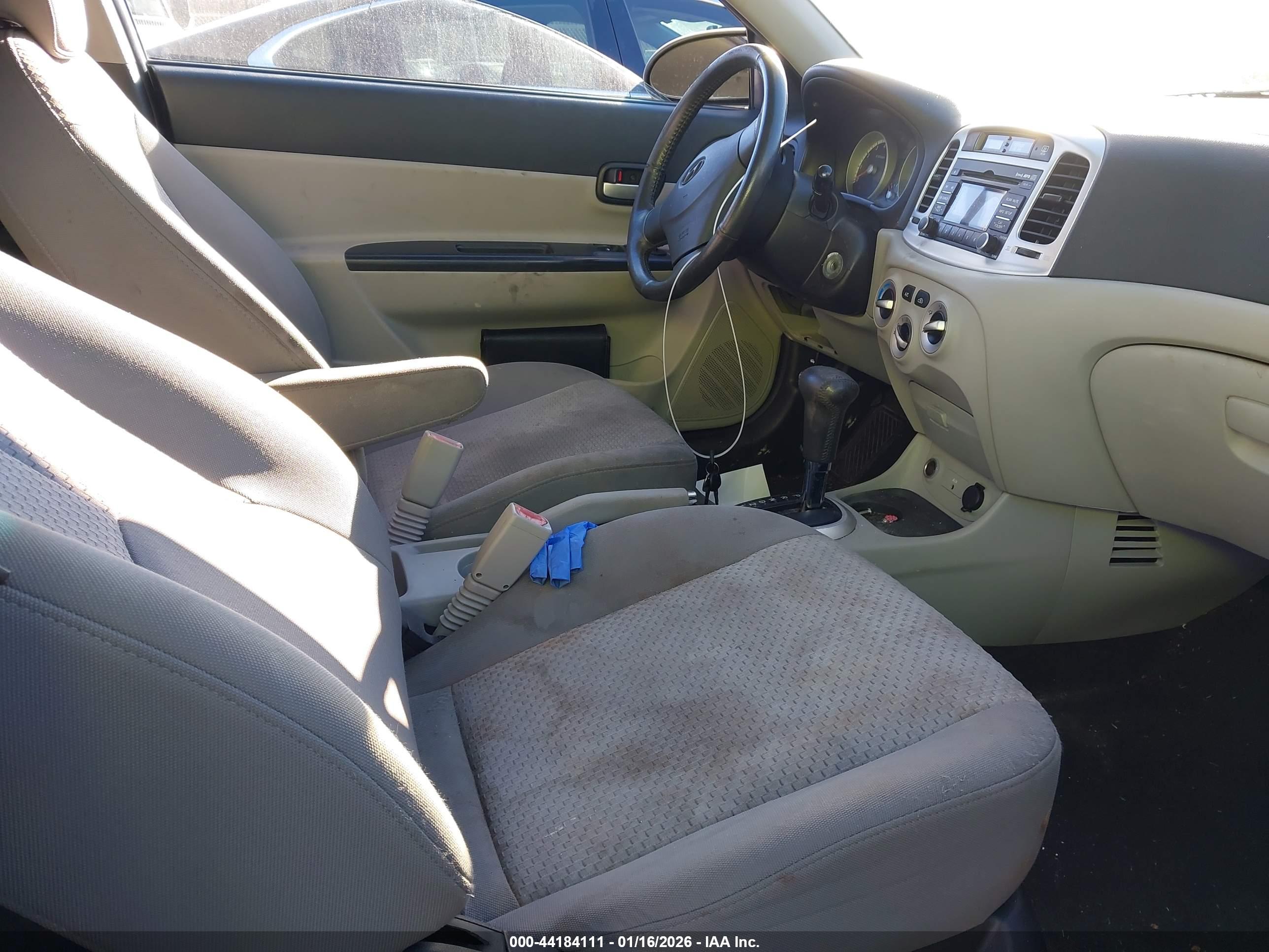 HYUNDAI ACCENT image 5