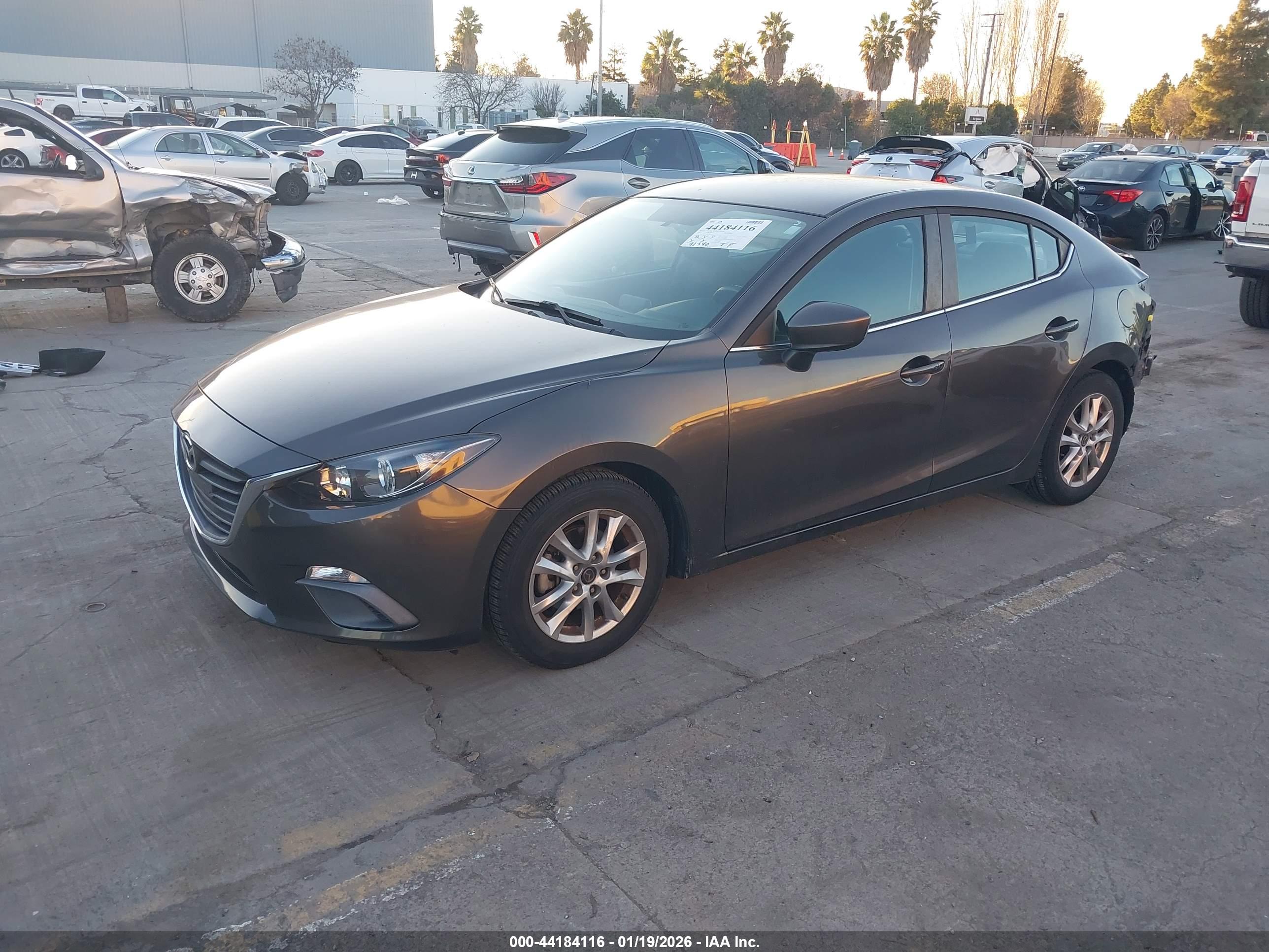 MAZDA MAZDA3 image 2