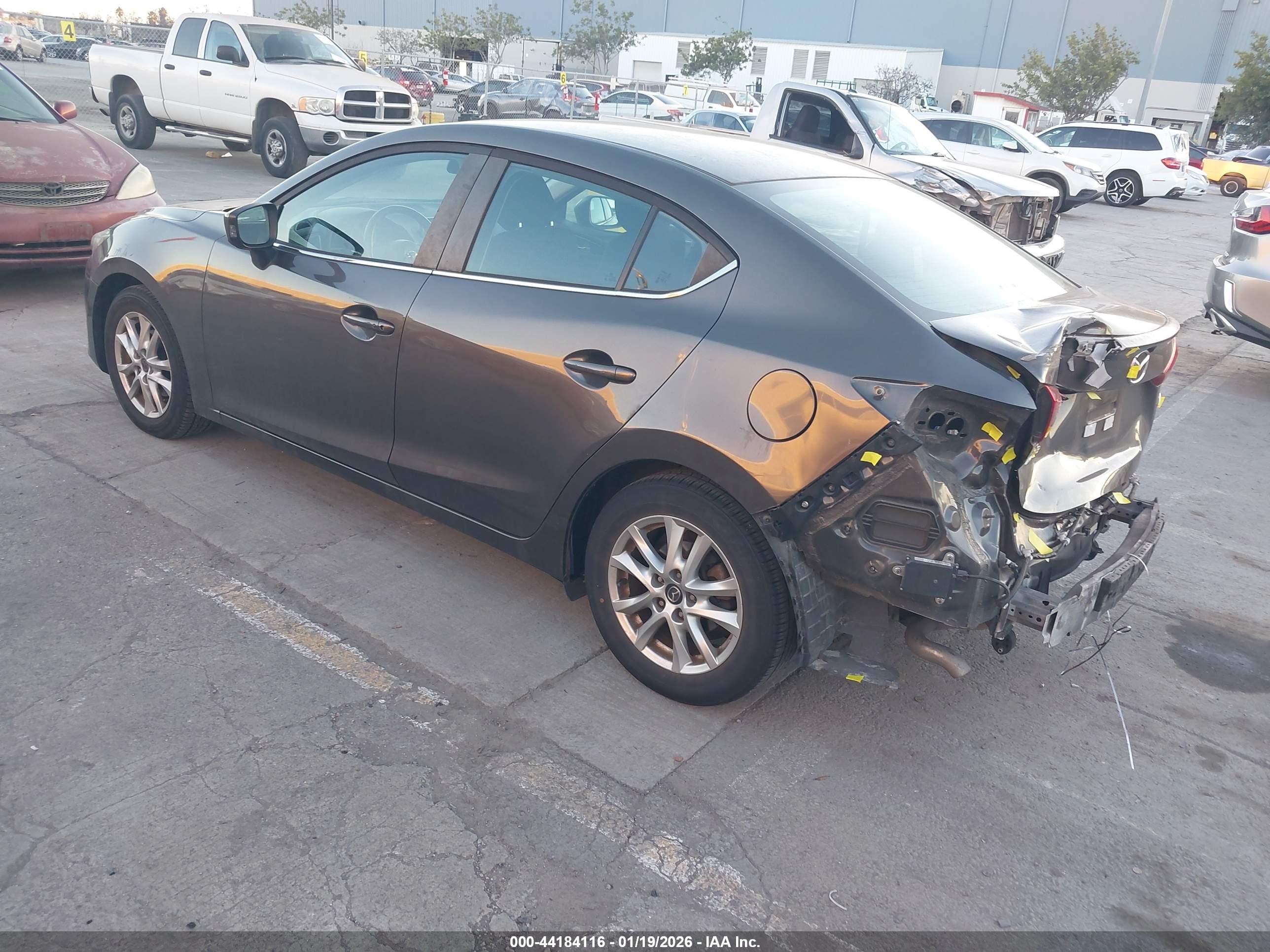 MAZDA MAZDA3 image 3