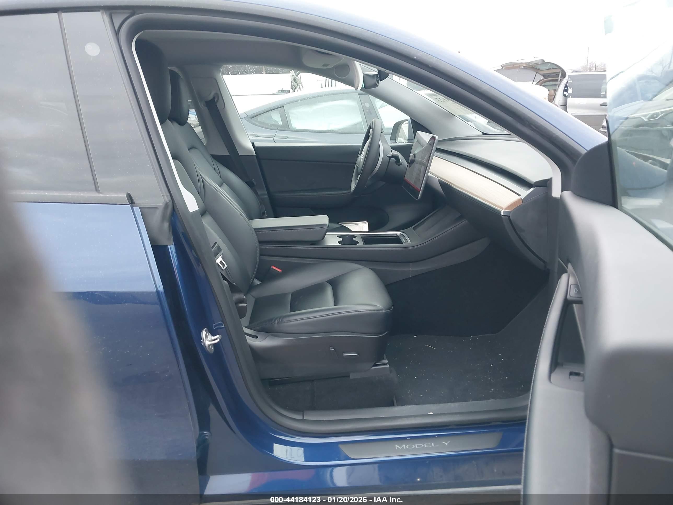TESLA MODEL image 5