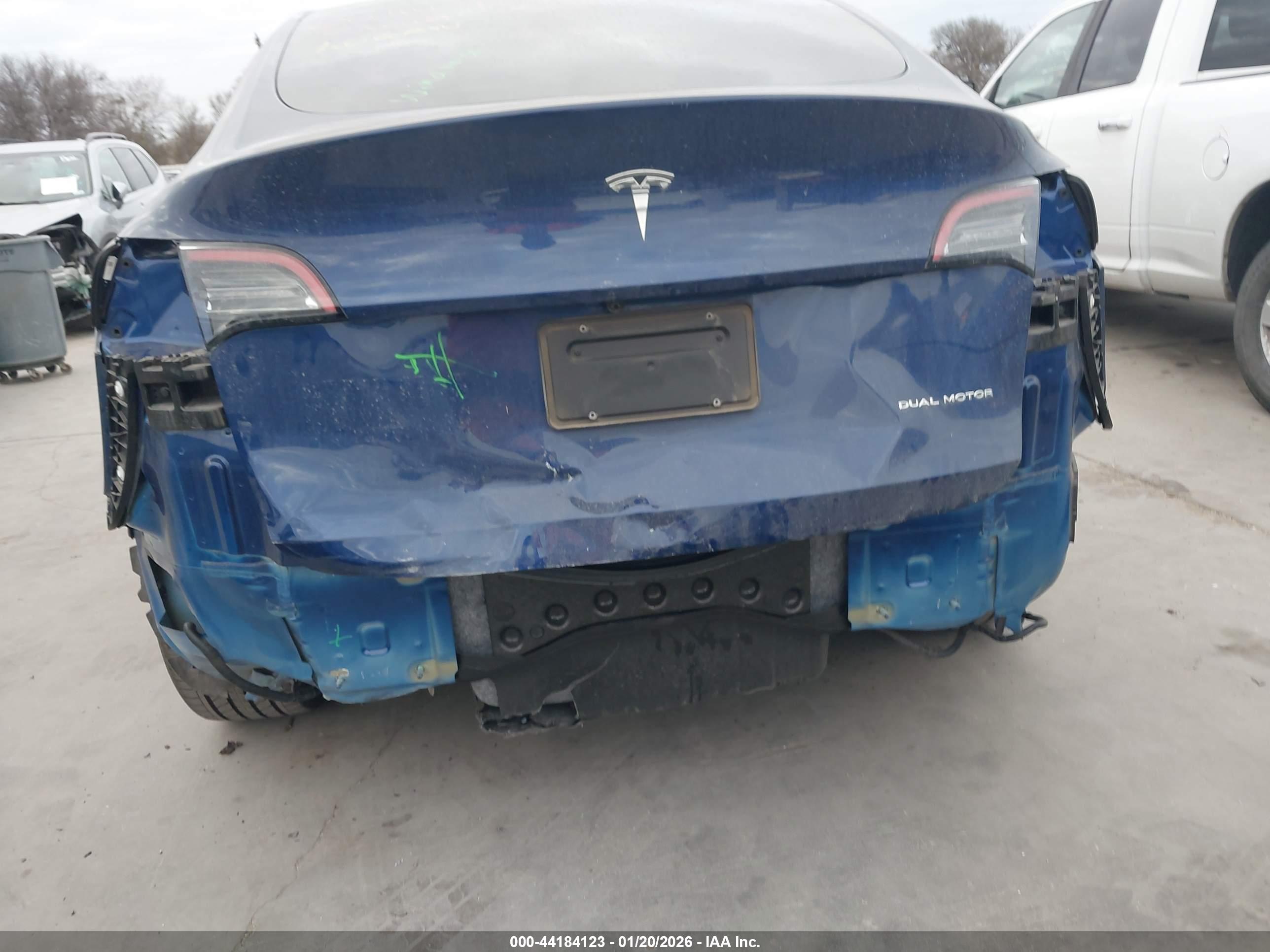 TESLA MODEL image 6