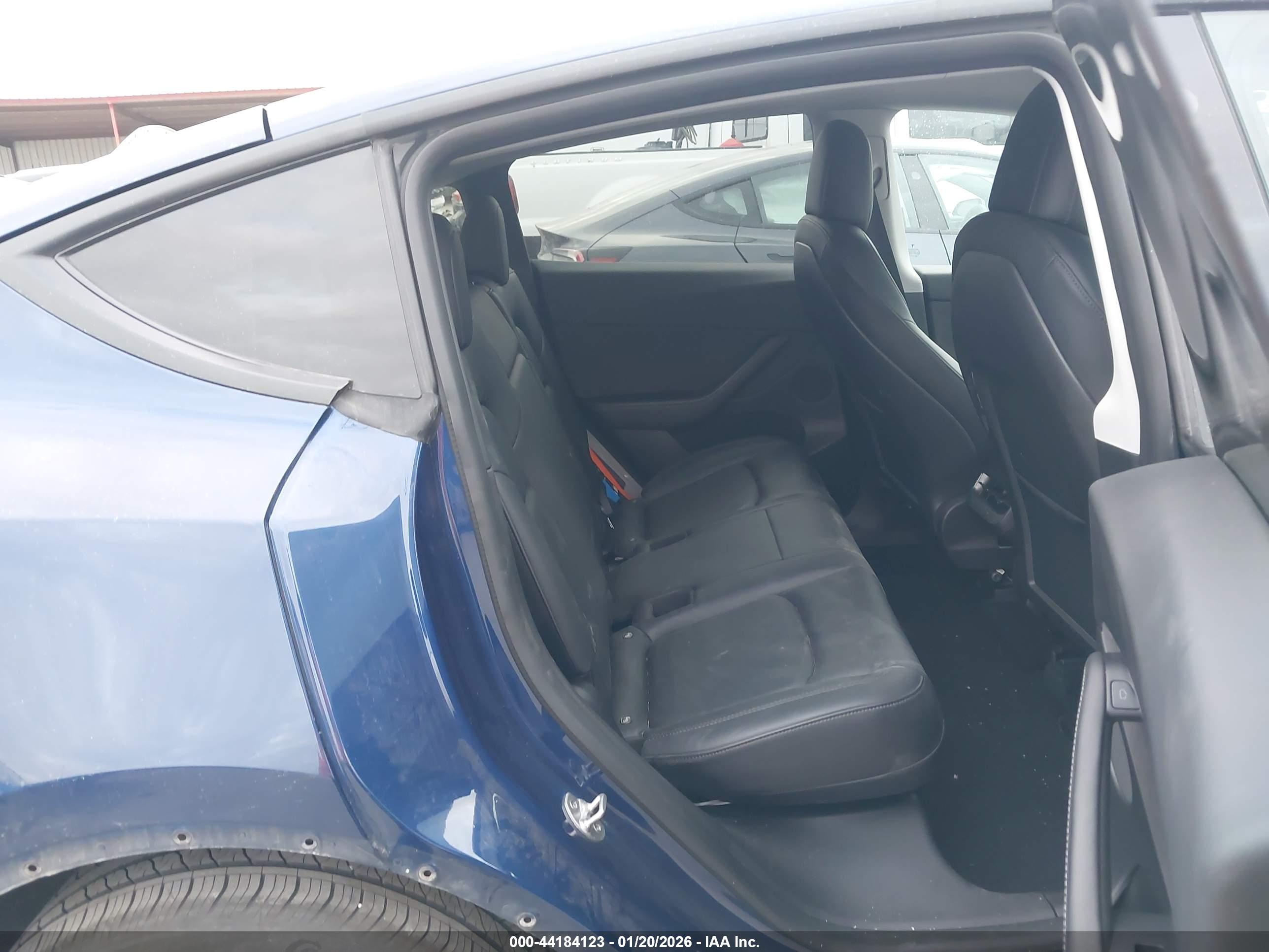 TESLA MODEL image 8