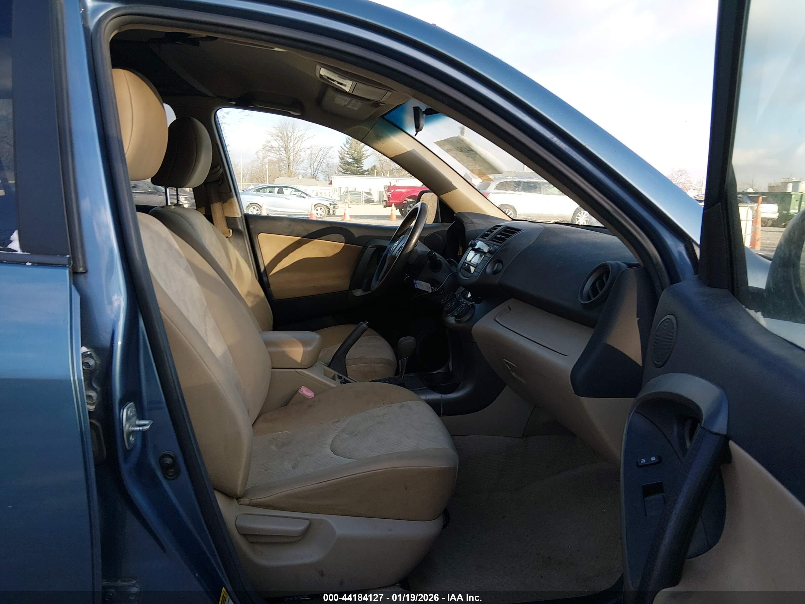 TOYOTA RAV4 image 5