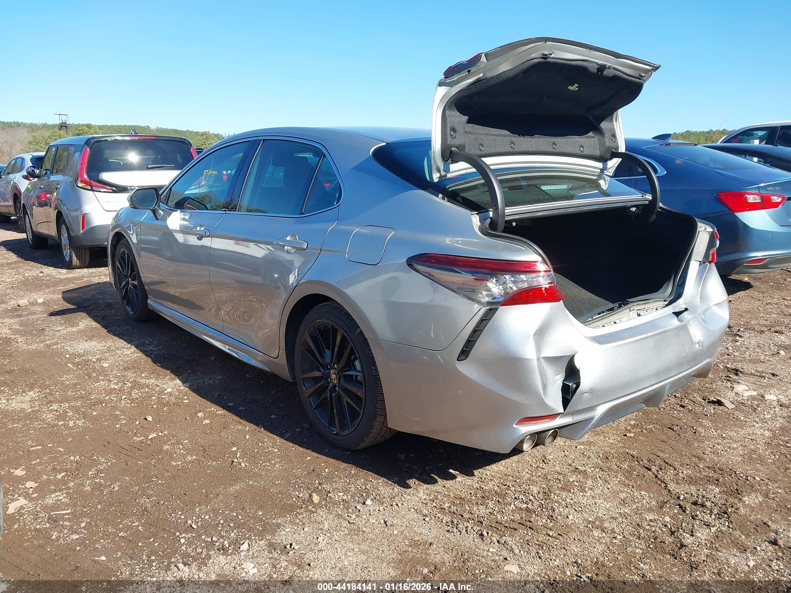 TOYOTA CAMRY image 3