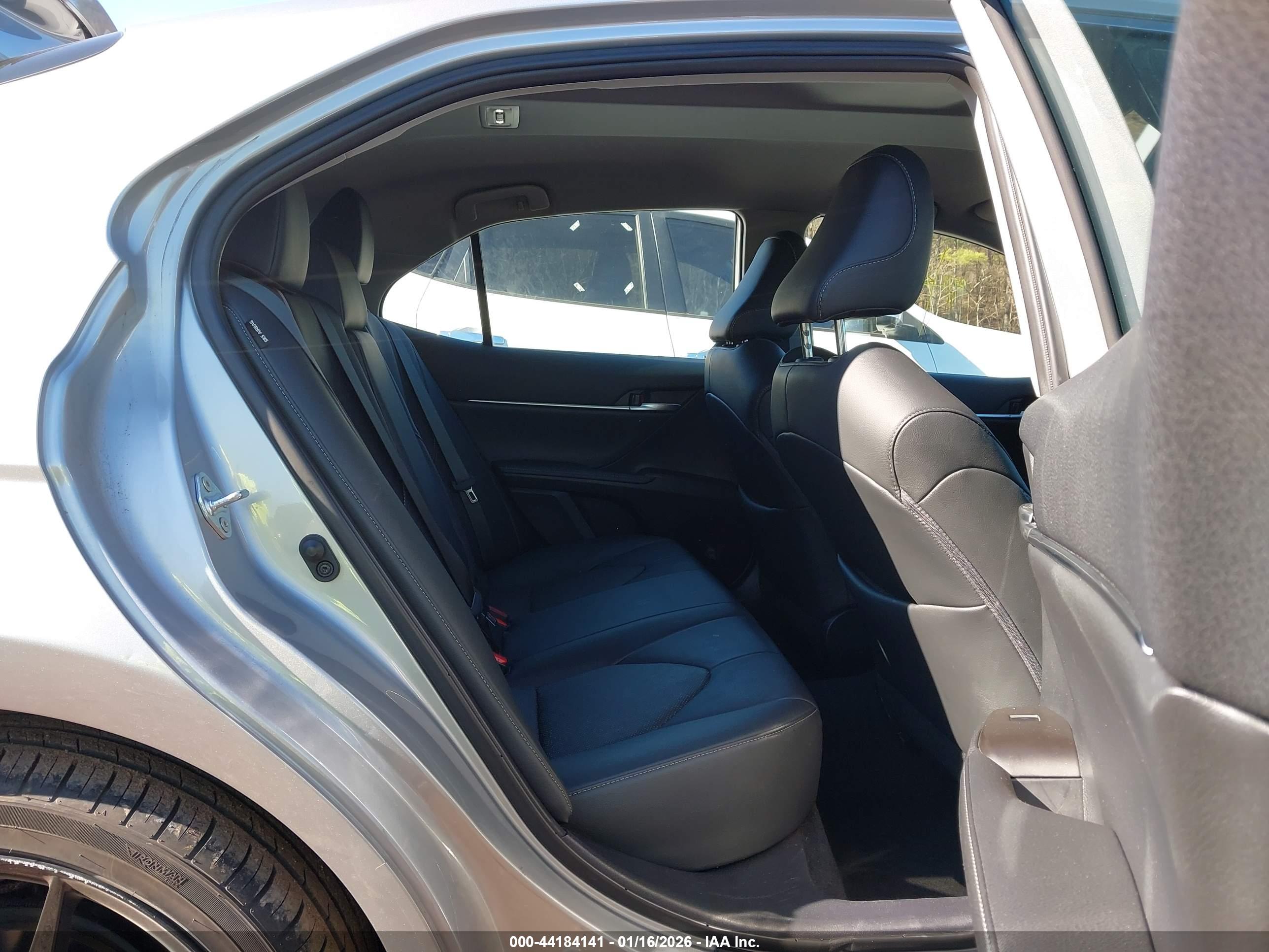 TOYOTA CAMRY image 8