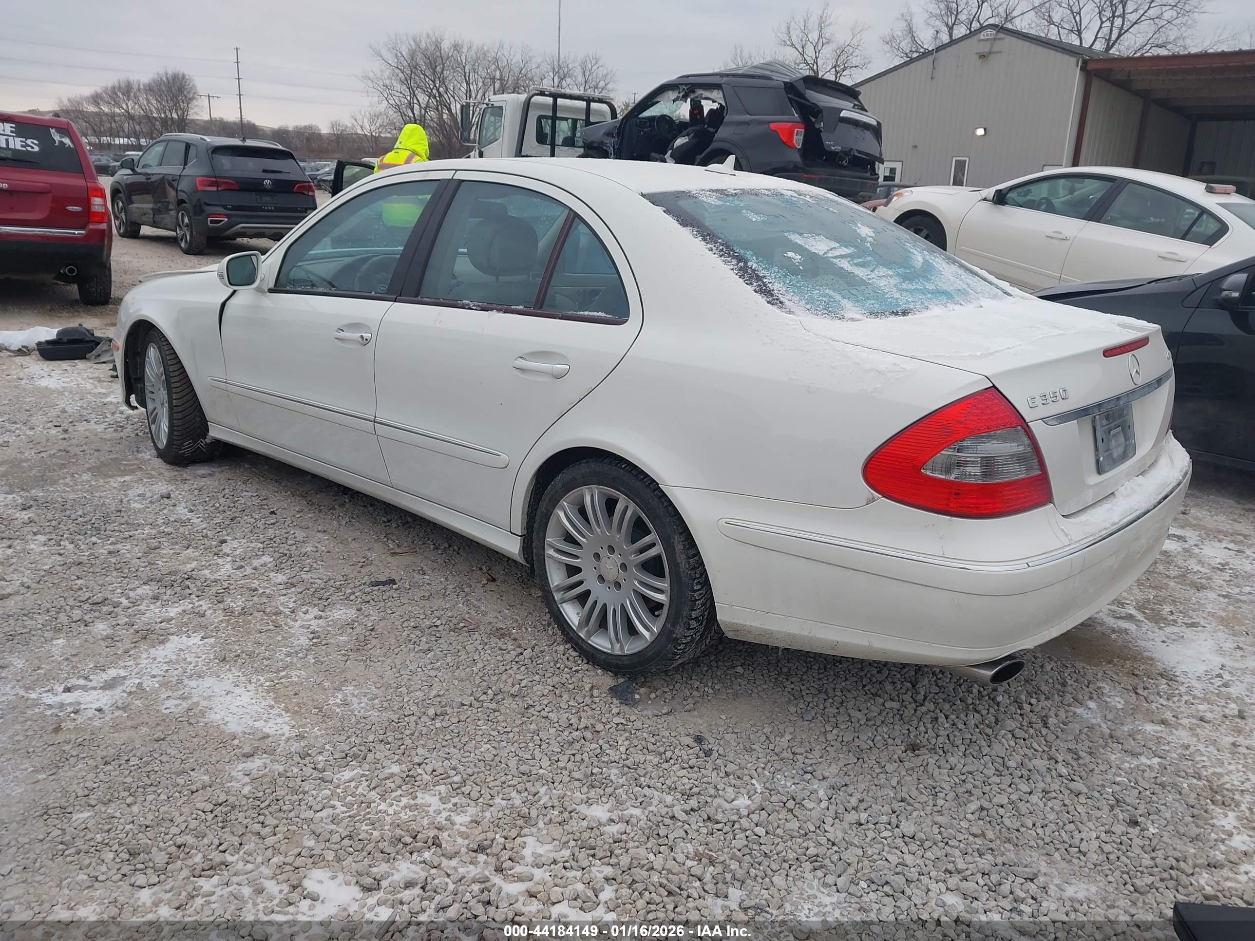 MERCEDES-BENZ E image 3