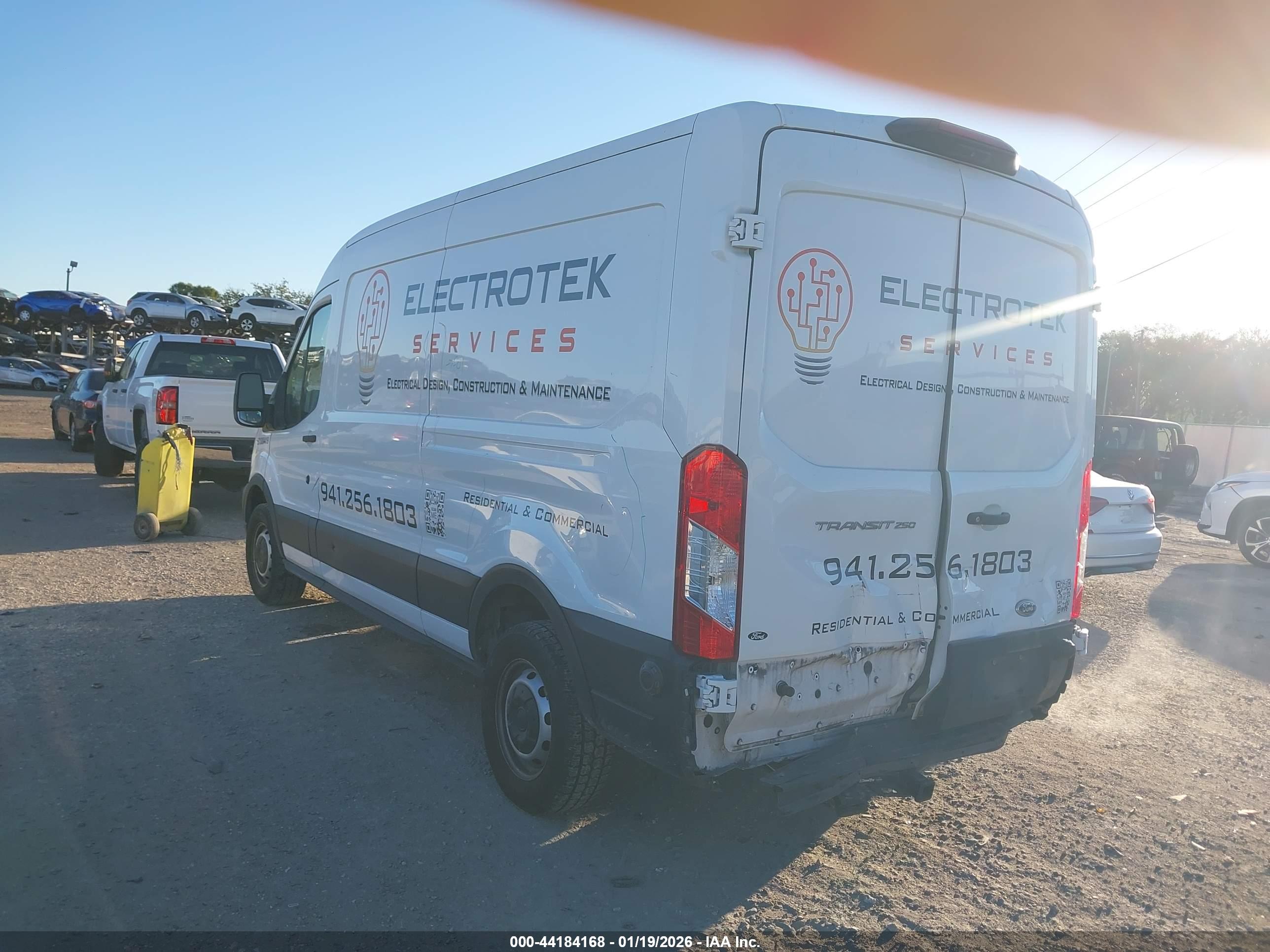 FORD TRANSIT-250 image 3
