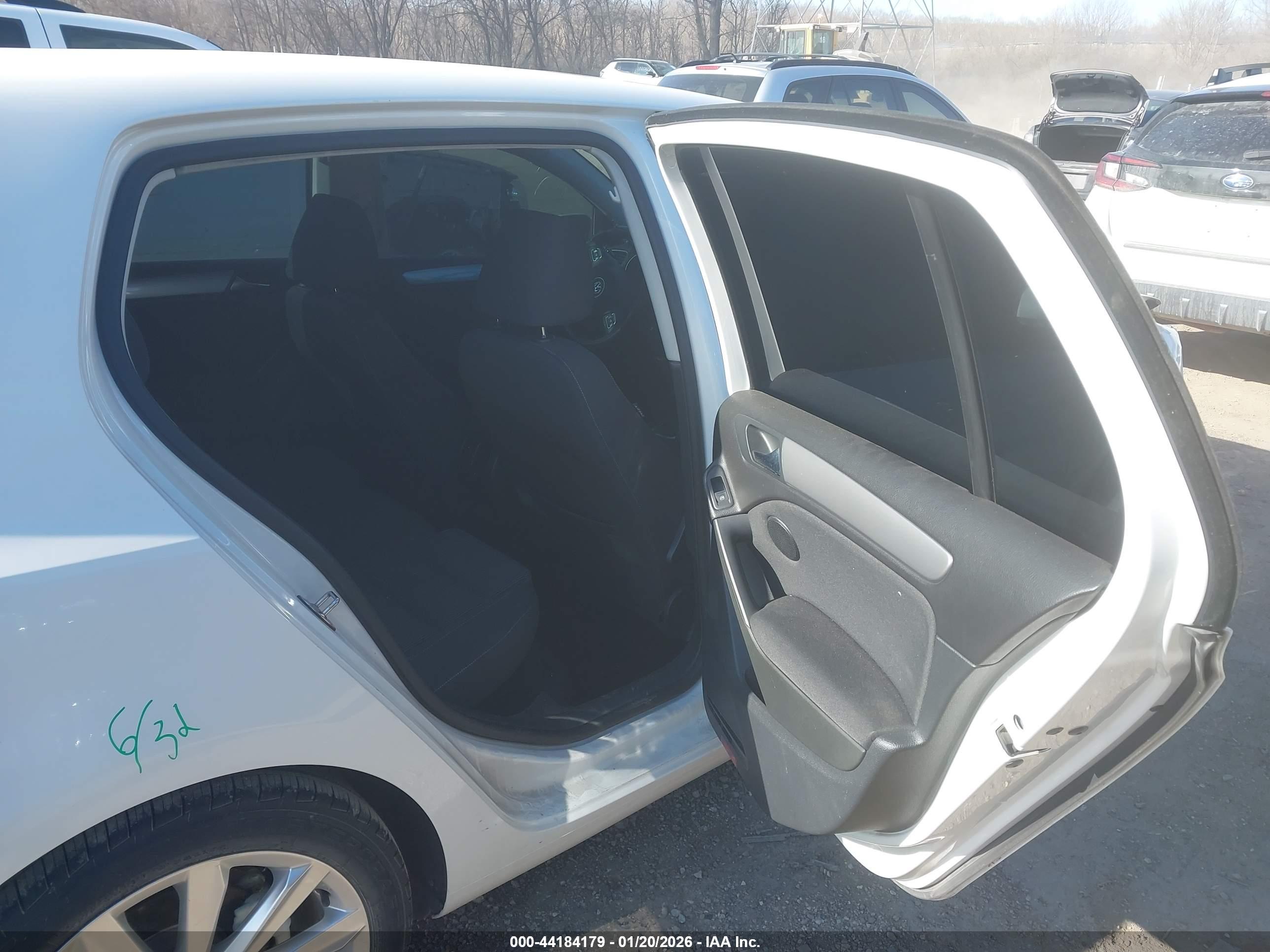 VOLKSWAGEN GOLF image 8