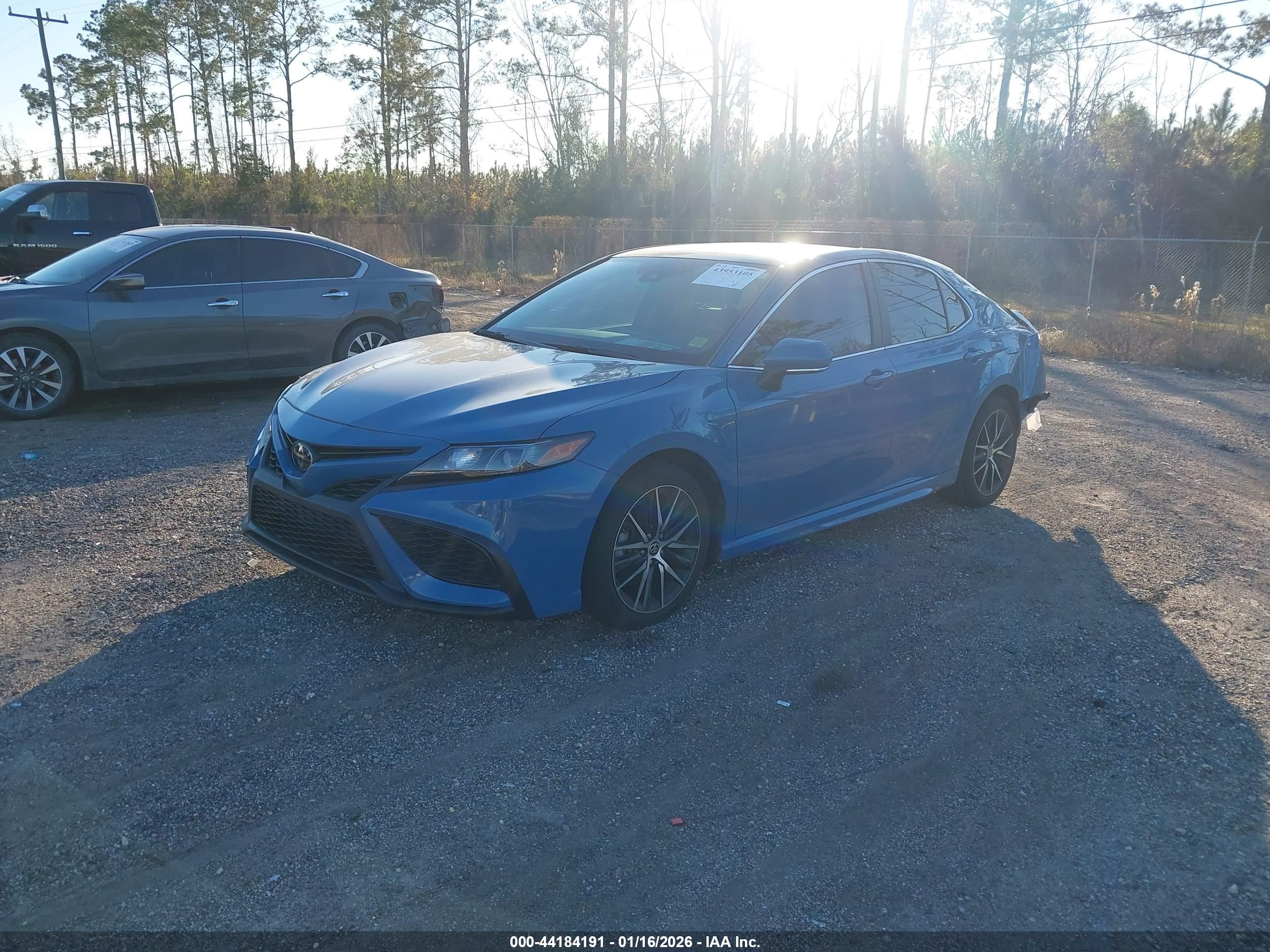 TOYOTA CAMRY image 2