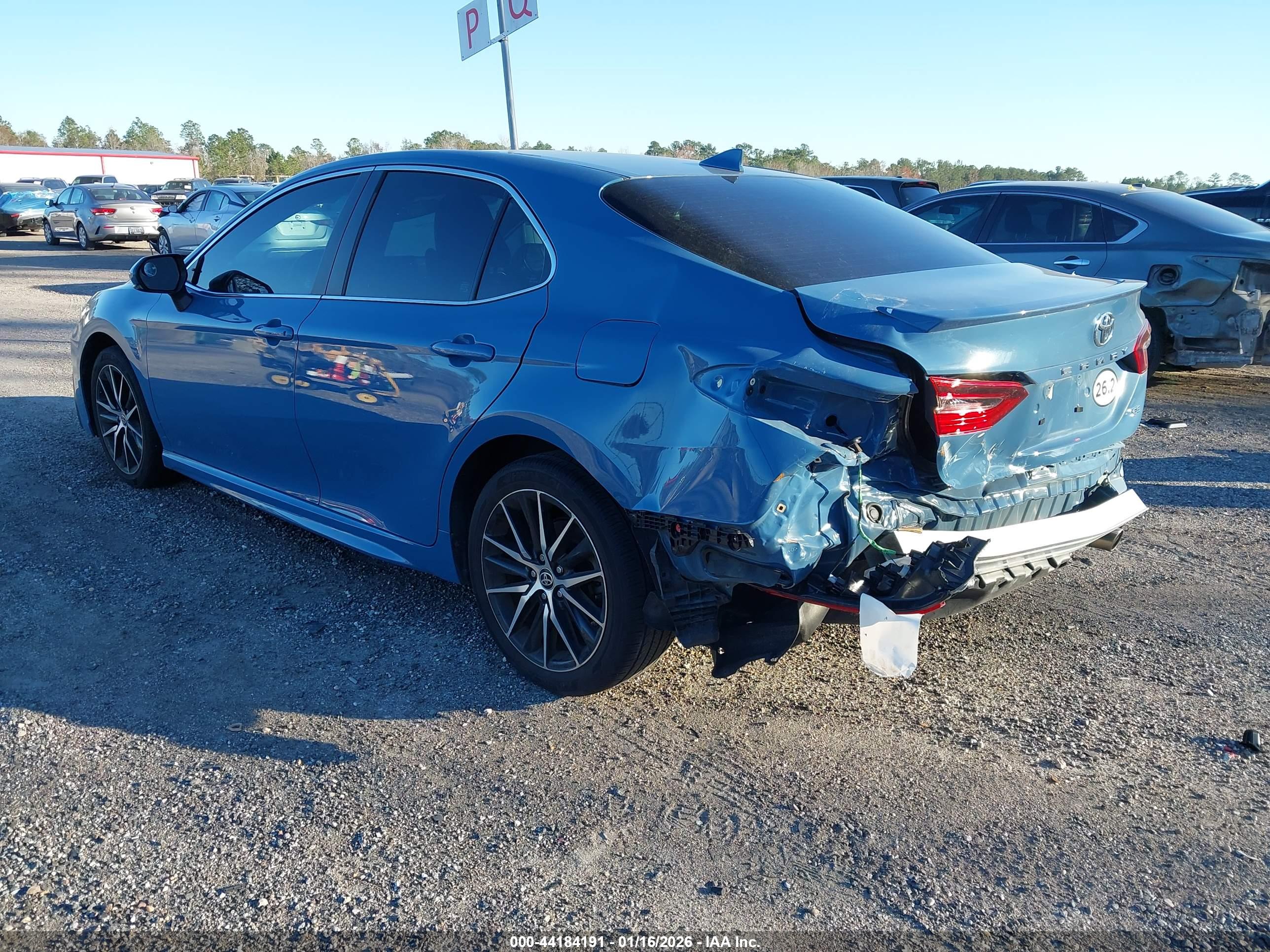 TOYOTA CAMRY image 3