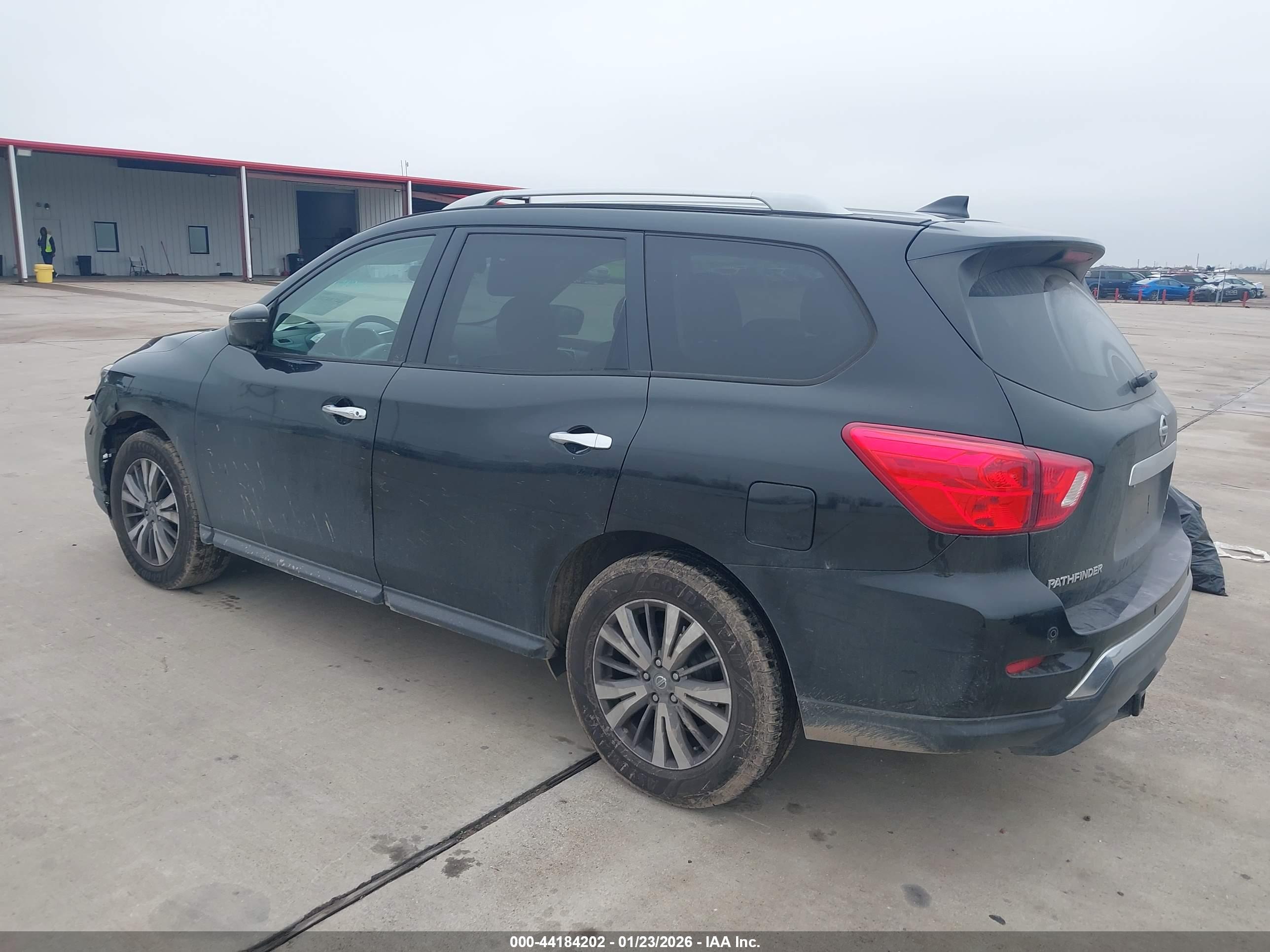 NISSAN PATHFINDER image 3