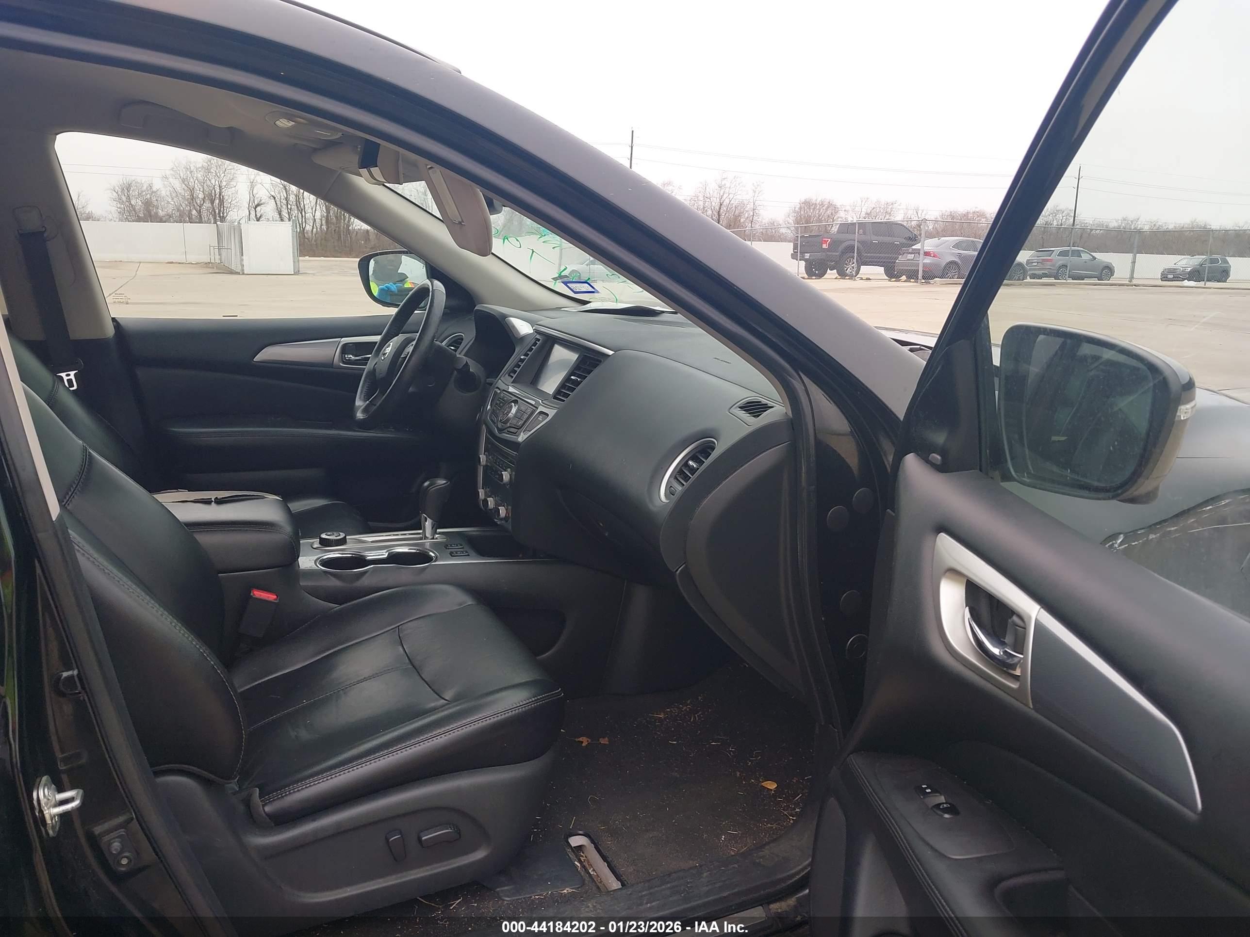 NISSAN PATHFINDER image 5