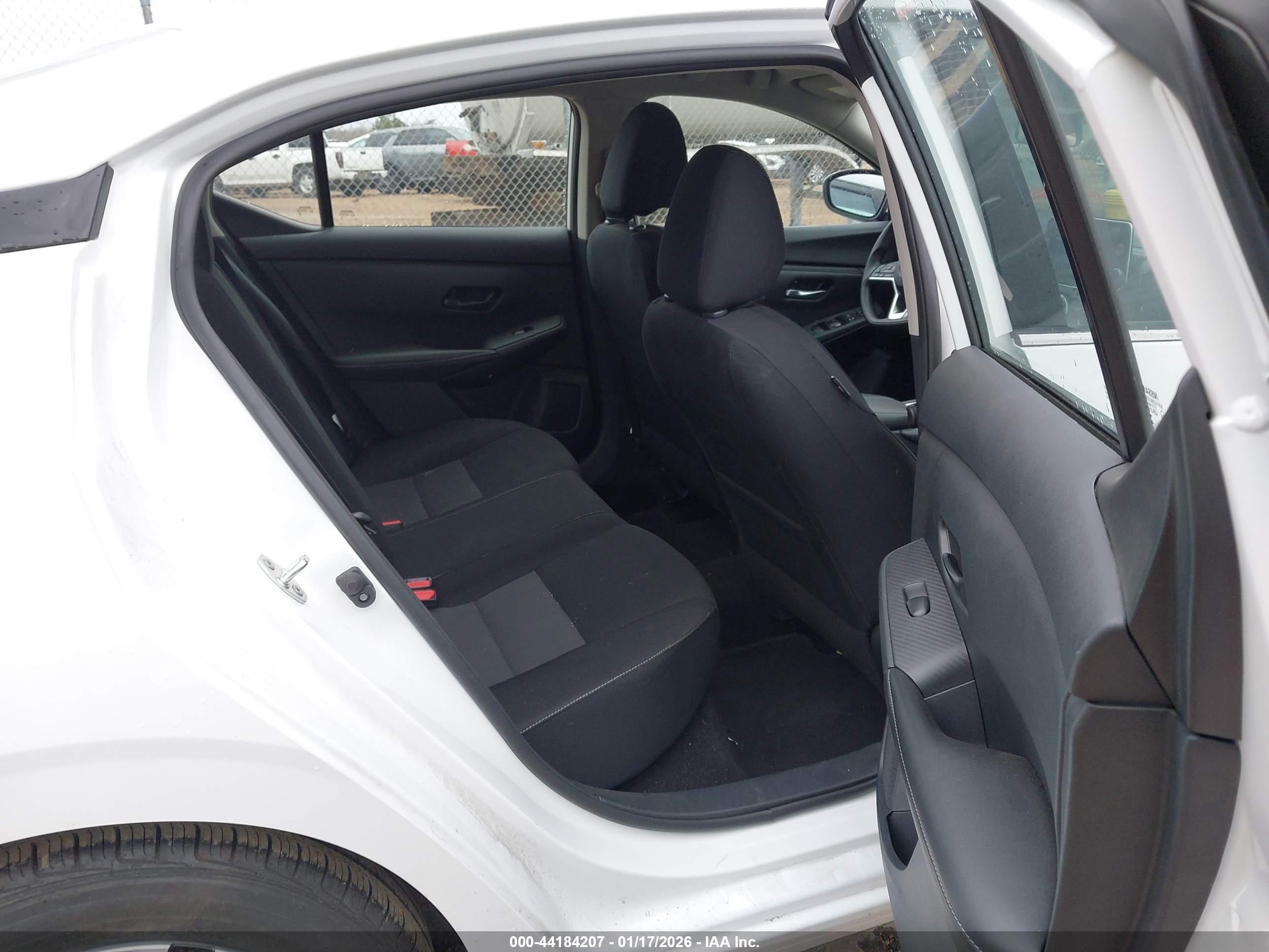 NISSAN SENTRA image 8