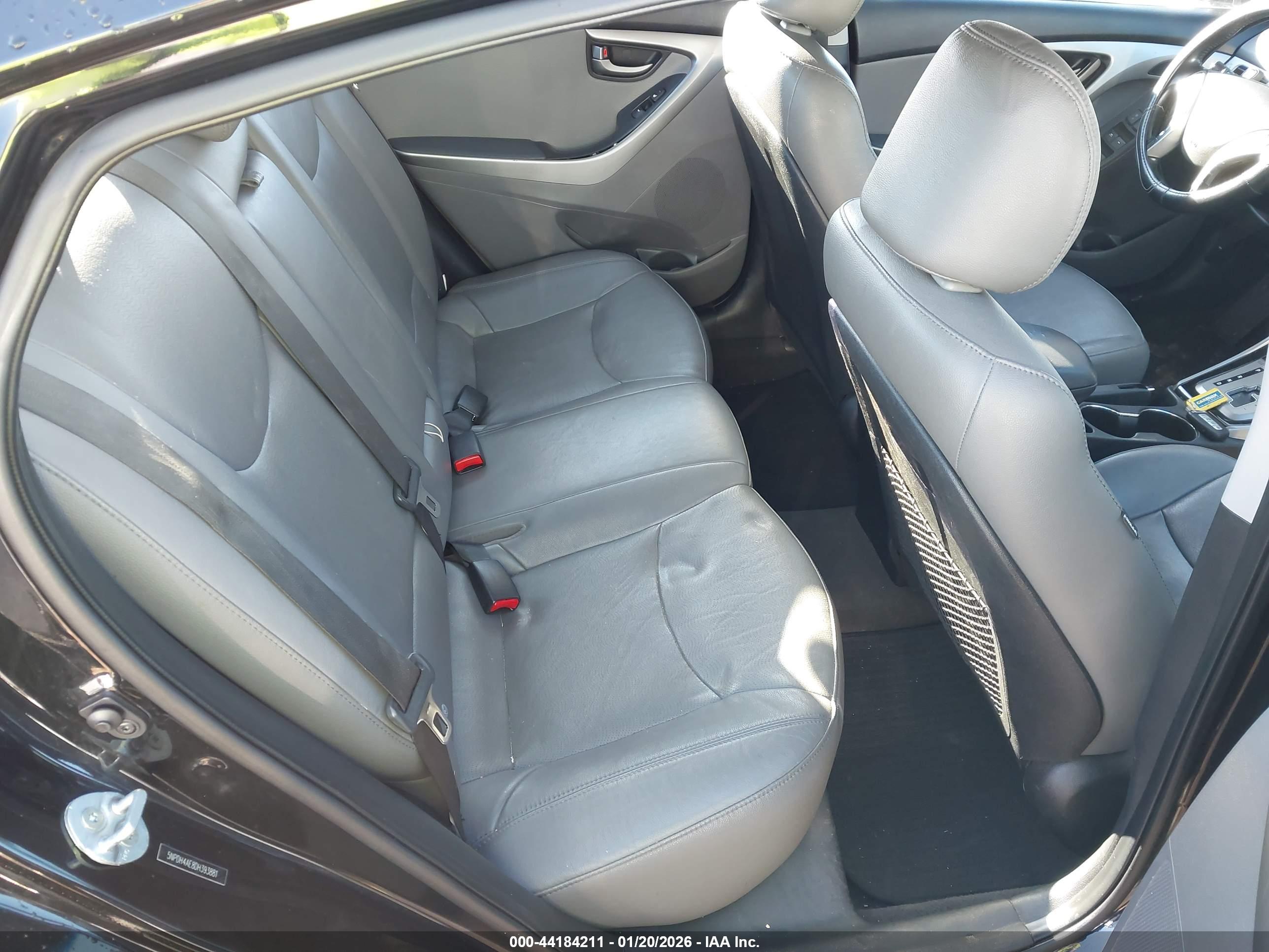 HYUNDAI ELANTRA image 8