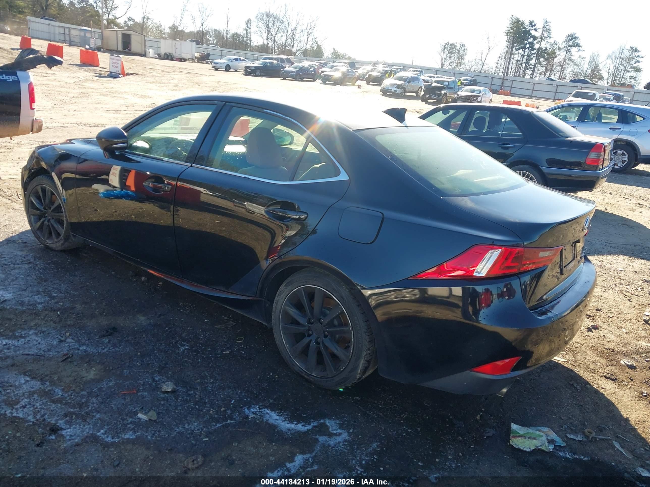 LEXUS IS image 3