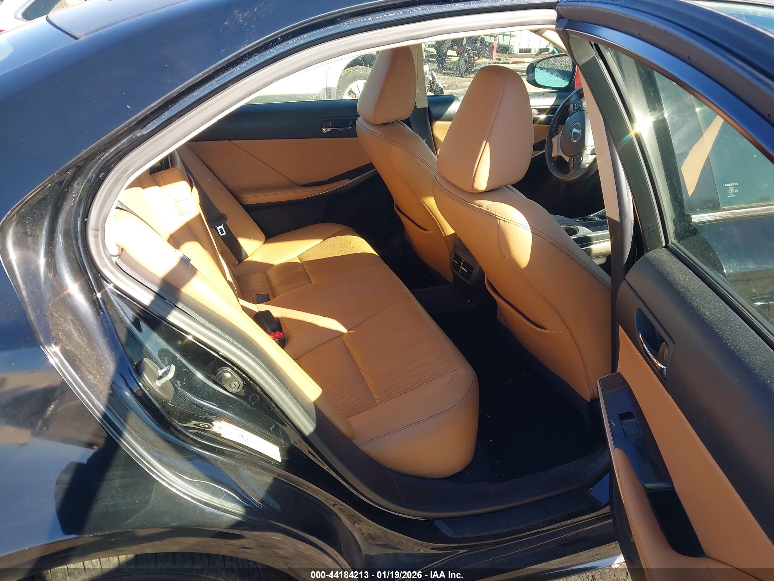 LEXUS IS image 8