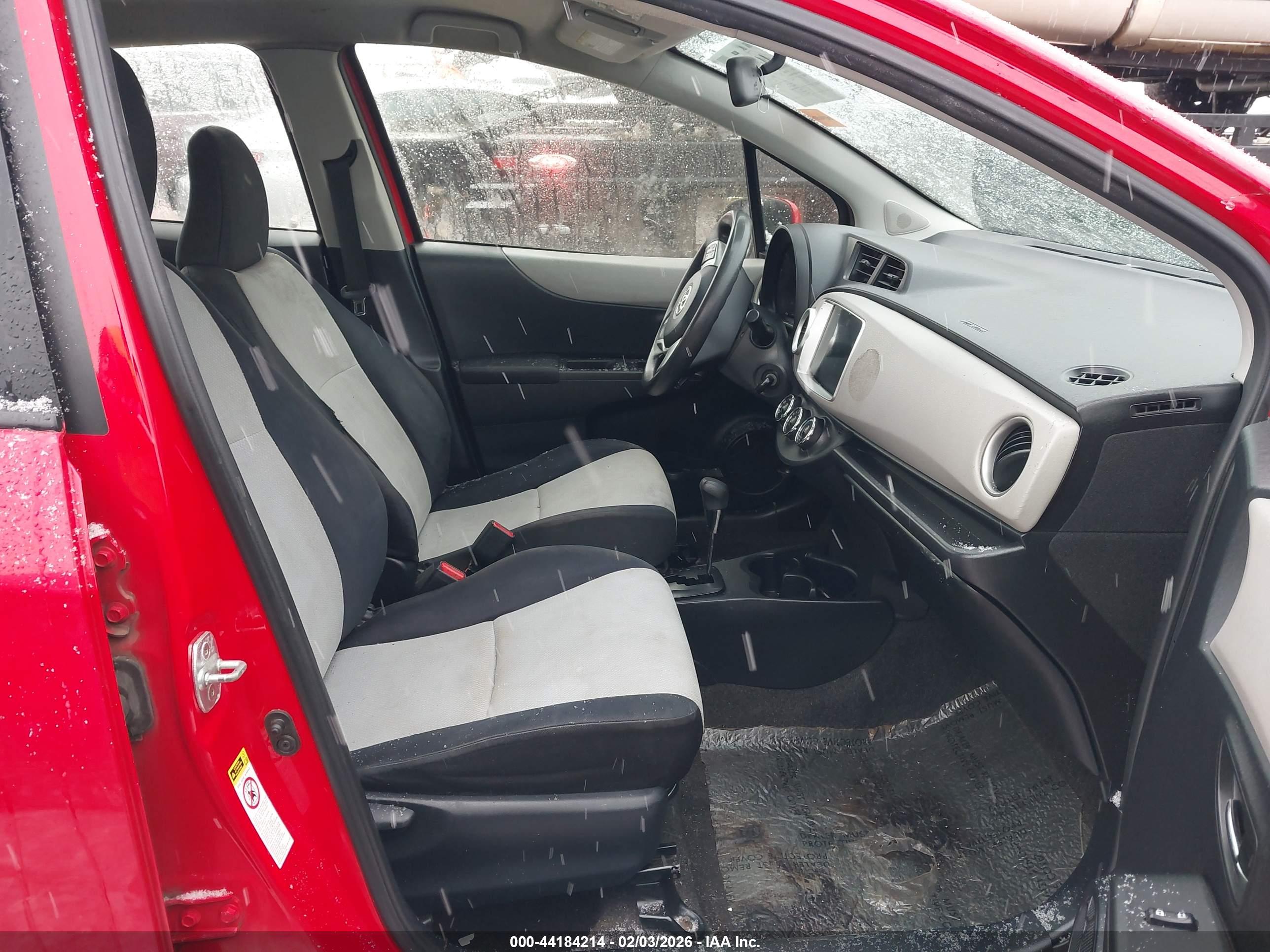 TOYOTA YARIS image 5